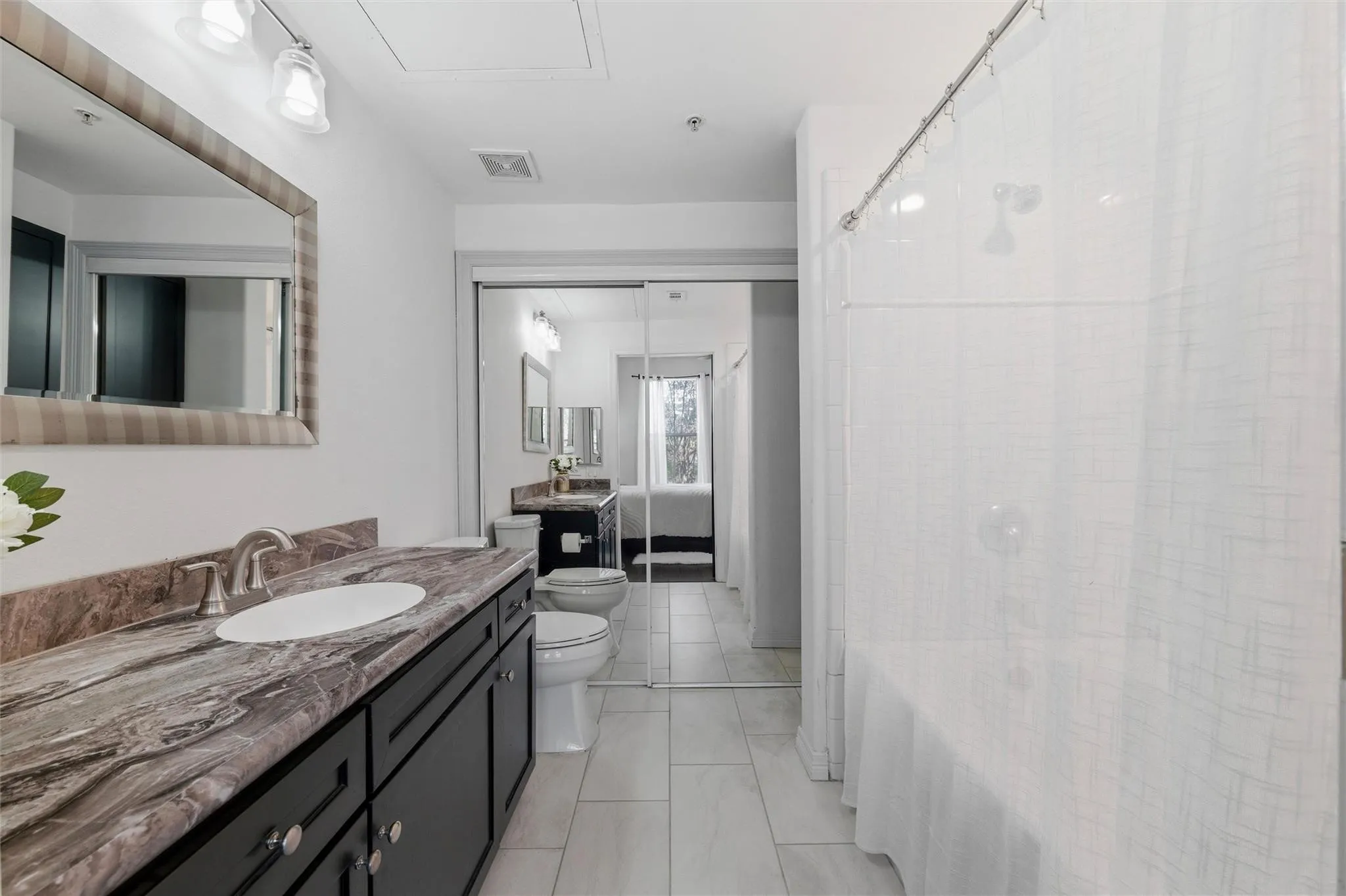 Condominium For Sale in Dallas County , 330 Las Colinas Boulevard E 236, Irving, Texas 75039, 1 Bedroom, 1 Bathroom, 1 Garage spaces, 813 Sqft, built in 2001, mls#21326659, Real Estate Agent in Irving, Homes For Sale in Dallas county, Homes For Sale in Irving, Realtor in Irving Texas, Real Estate Brokerage Independent Realty Texas, Luminita Cordes Realtor