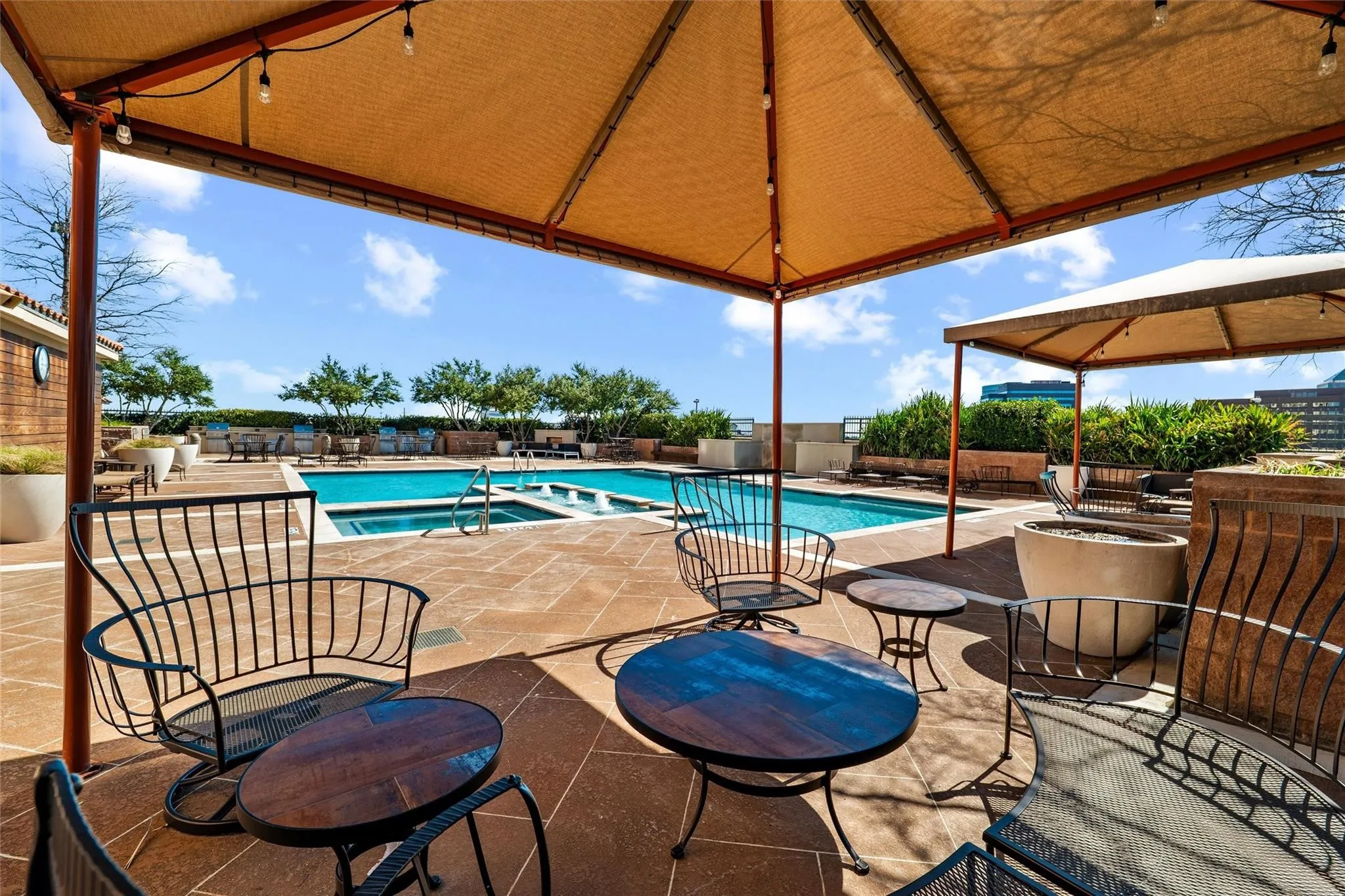 Condominium For Sale in Dallas County , 330 Las Colinas Boulevard E 236, Irving, Texas 75039, 1 Bedroom, 1 Bathroom, 1 Garage spaces, 813 Sqft, built in 2001, mls#21326659, Real Estate Agent in Irving, Homes For Sale in Dallas county, Homes For Sale in Irving, Realtor in Irving Texas, Real Estate Brokerage Independent Realty Texas, Luminita Cordes Realtor