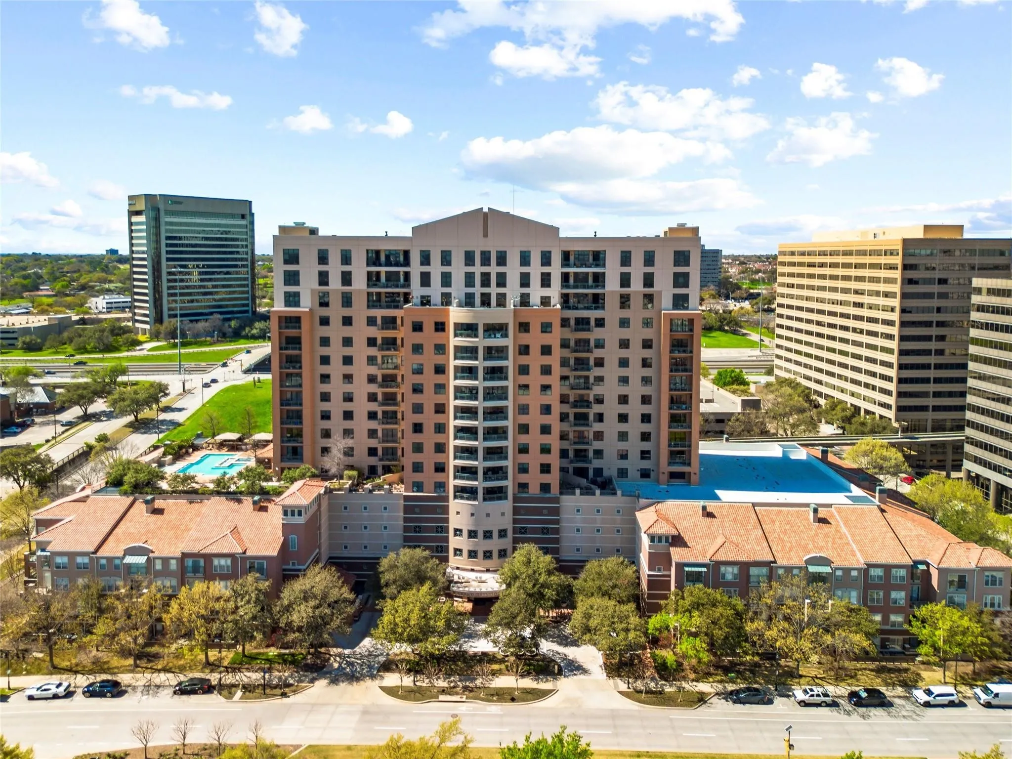 Condominium For Sale in Dallas County , 330 Las Colinas Boulevard E 236, Irving, Texas 75039, 1 Bedroom, 1 Bathroom, 1 Garage spaces, 813 Sqft, built in 2001, mls#21326659, Real Estate Agent in Irving, Homes For Sale in Dallas county, Homes For Sale in Irving, Realtor in Irving Texas, Real Estate Brokerage Independent Realty Texas, Luminita Cordes Realtor
