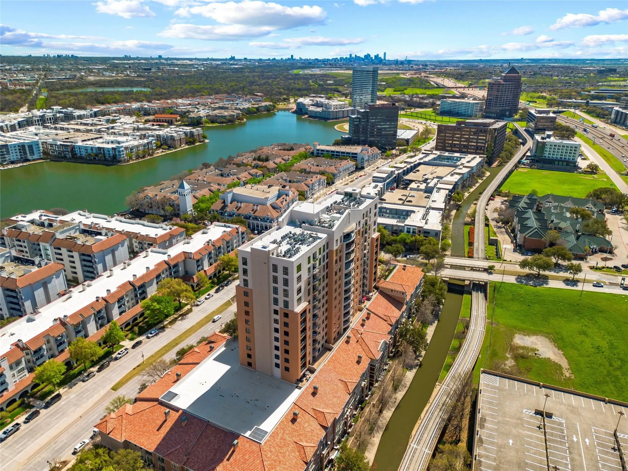 Condominium For Sale in Dallas County , 330 Las Colinas Boulevard E 236, Irving, Texas 75039, 1 Bedroom, 1 Bathroom, 1 Garage spaces, 813 Sqft, built in 2001, mls#21326659, Real Estate Agent in Irving, Homes For Sale in Dallas county, Homes For Sale in Irving, Realtor in Irving Texas, Real Estate Brokerage Independent Realty Texas, Luminita Cordes Realtor