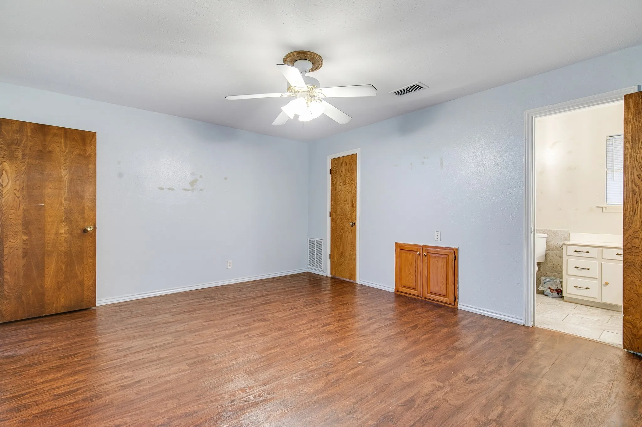 Single Family Residence For Sale in Denton County , 402 Baseline Road, Krugerville, Texas 76227, 3 Bedroom, 2 Bathroom, 4 Garage spaces, 1,809 Sqft, built in 1968, mls#21326792, Real Estate Agent in Krugerville, Homes For Sale in Denton county, Homes For Sale in Krugerville, Realtor in Krugerville Texas, Real Estate Brokerage Independent Realty Texas, Luminita Cordes Realtor