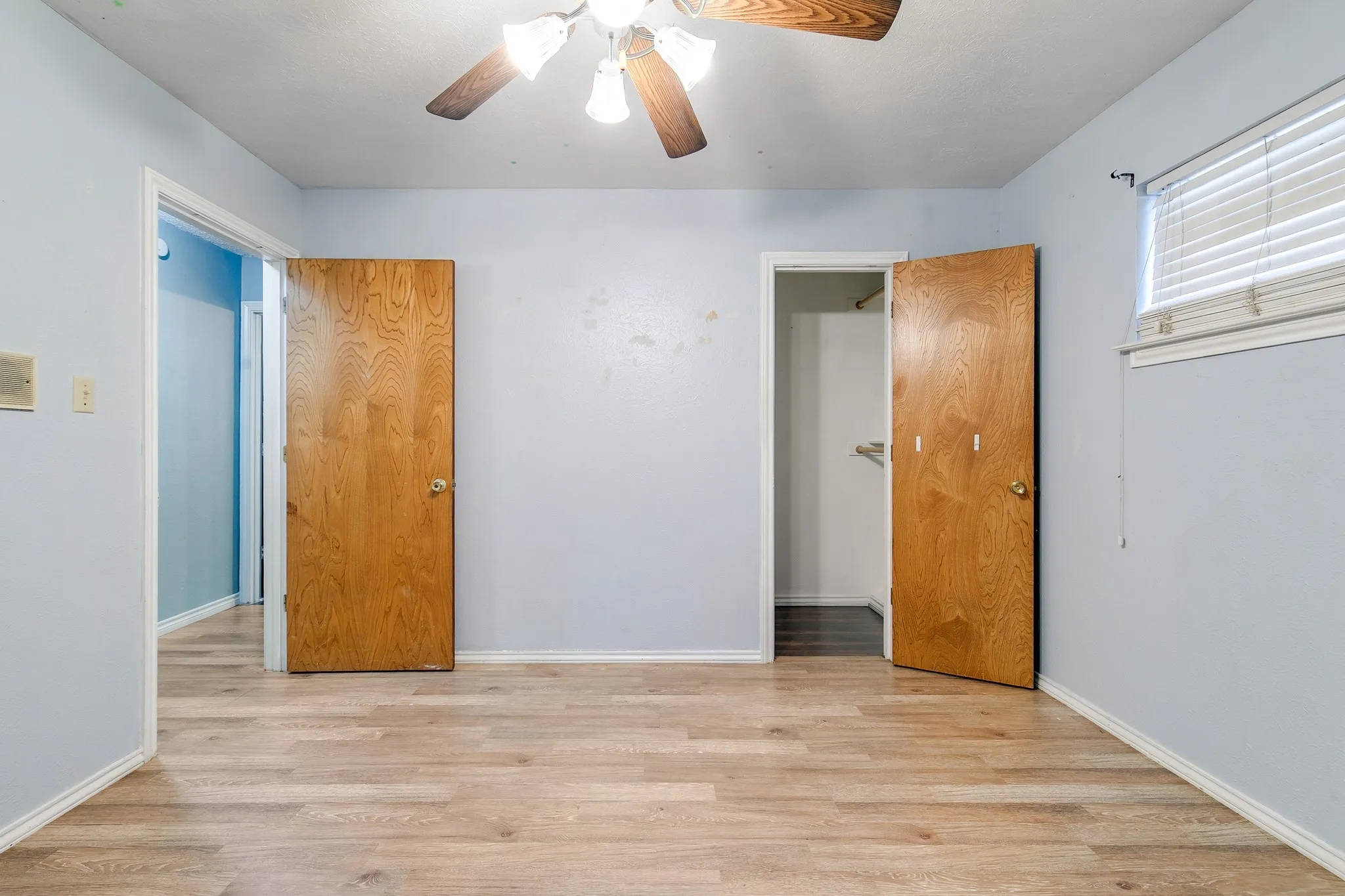 Single Family Residence For Sale in Denton County , 402 Baseline Road, Krugerville, Texas 76227, 3 Bedroom, 2 Bathroom, 4 Garage spaces, 1,809 Sqft, built in 1968, mls#21326792, Real Estate Agent in Krugerville, Homes For Sale in Denton county, Homes For Sale in Krugerville, Realtor in Krugerville Texas, Real Estate Brokerage Independent Realty Texas, Luminita Cordes Realtor
