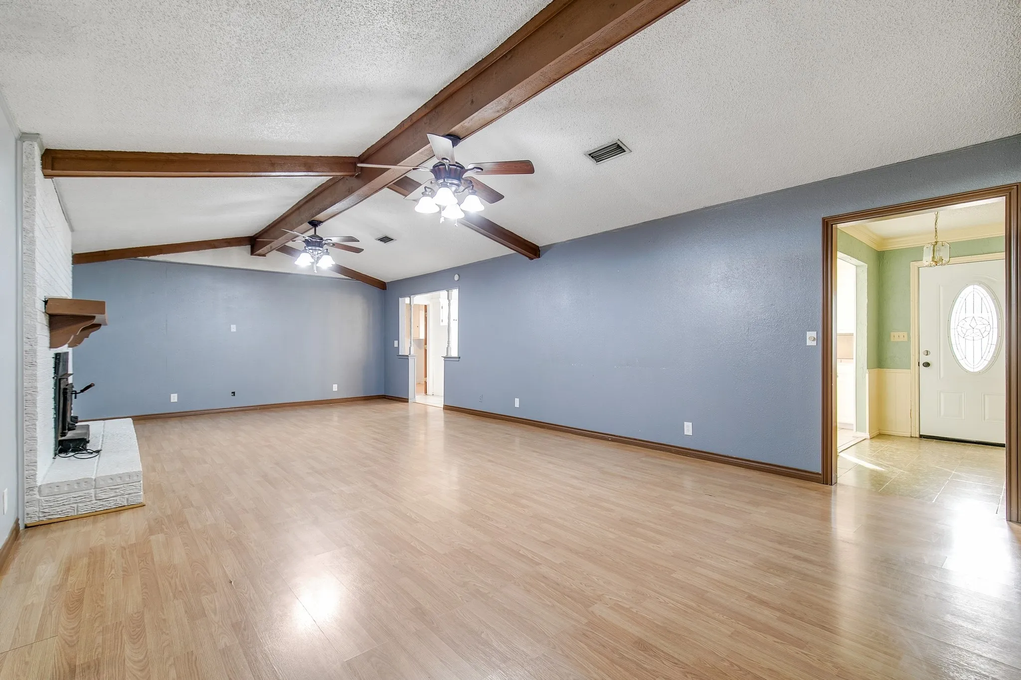 Single Family Residence For Sale in Denton County , 402 Baseline Road, Krugerville, Texas 76227, 3 Bedroom, 2 Bathroom, 4 Garage spaces, 1,809 Sqft, built in 1968, mls#21326792, Real Estate Agent in Krugerville, Homes For Sale in Denton county, Homes For Sale in Krugerville, Realtor in Krugerville Texas, Real Estate Brokerage Independent Realty Texas, Luminita Cordes Realtor