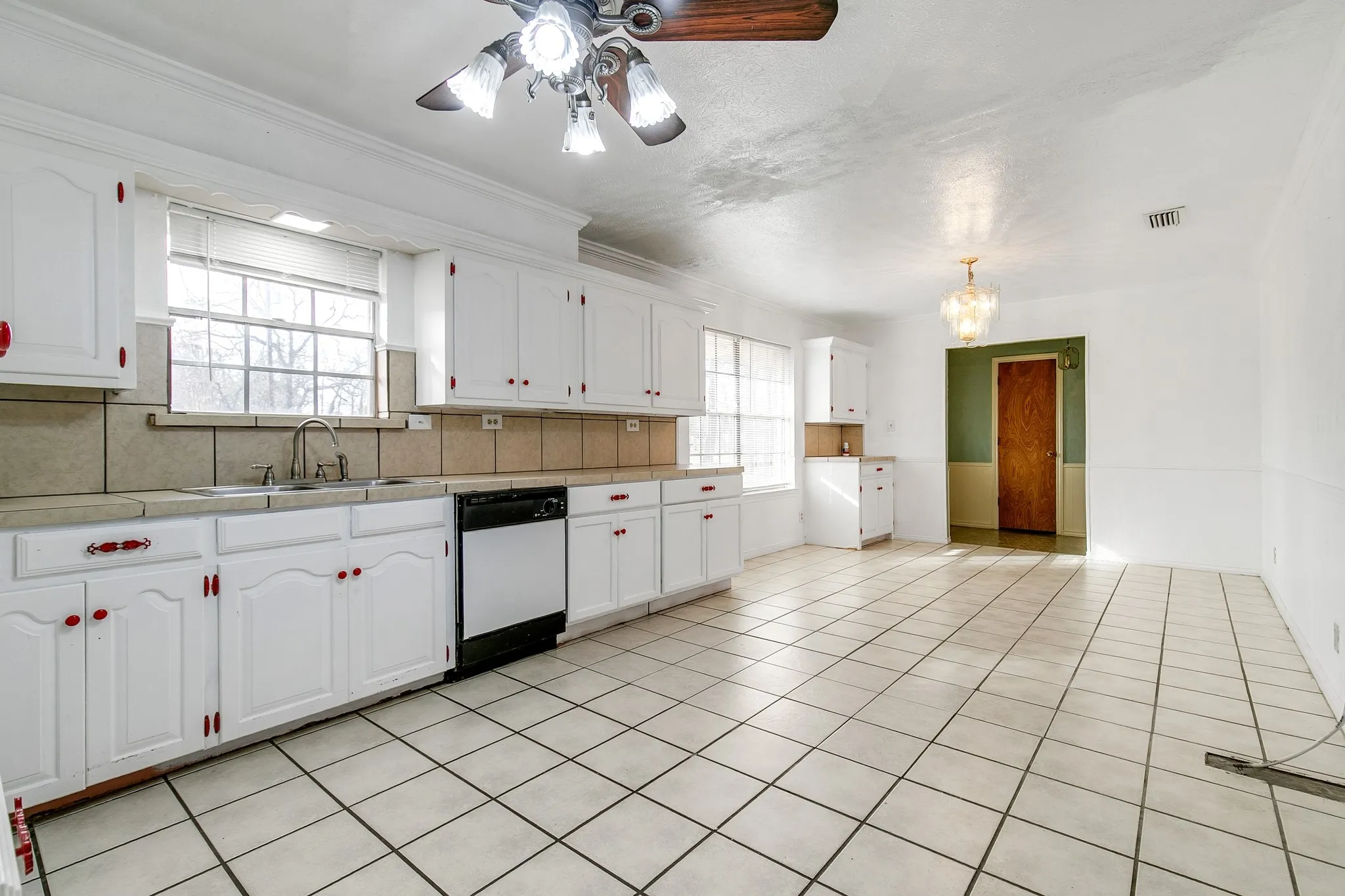 Single Family Residence For Sale in Denton County , 402 Baseline Road, Krugerville, Texas 76227, 3 Bedroom, 2 Bathroom, 4 Garage spaces, 1,809 Sqft, built in 1968, mls#21326792, Real Estate Agent in Krugerville, Homes For Sale in Denton county, Homes For Sale in Krugerville, Realtor in Krugerville Texas, Real Estate Brokerage Independent Realty Texas, Luminita Cordes Realtor