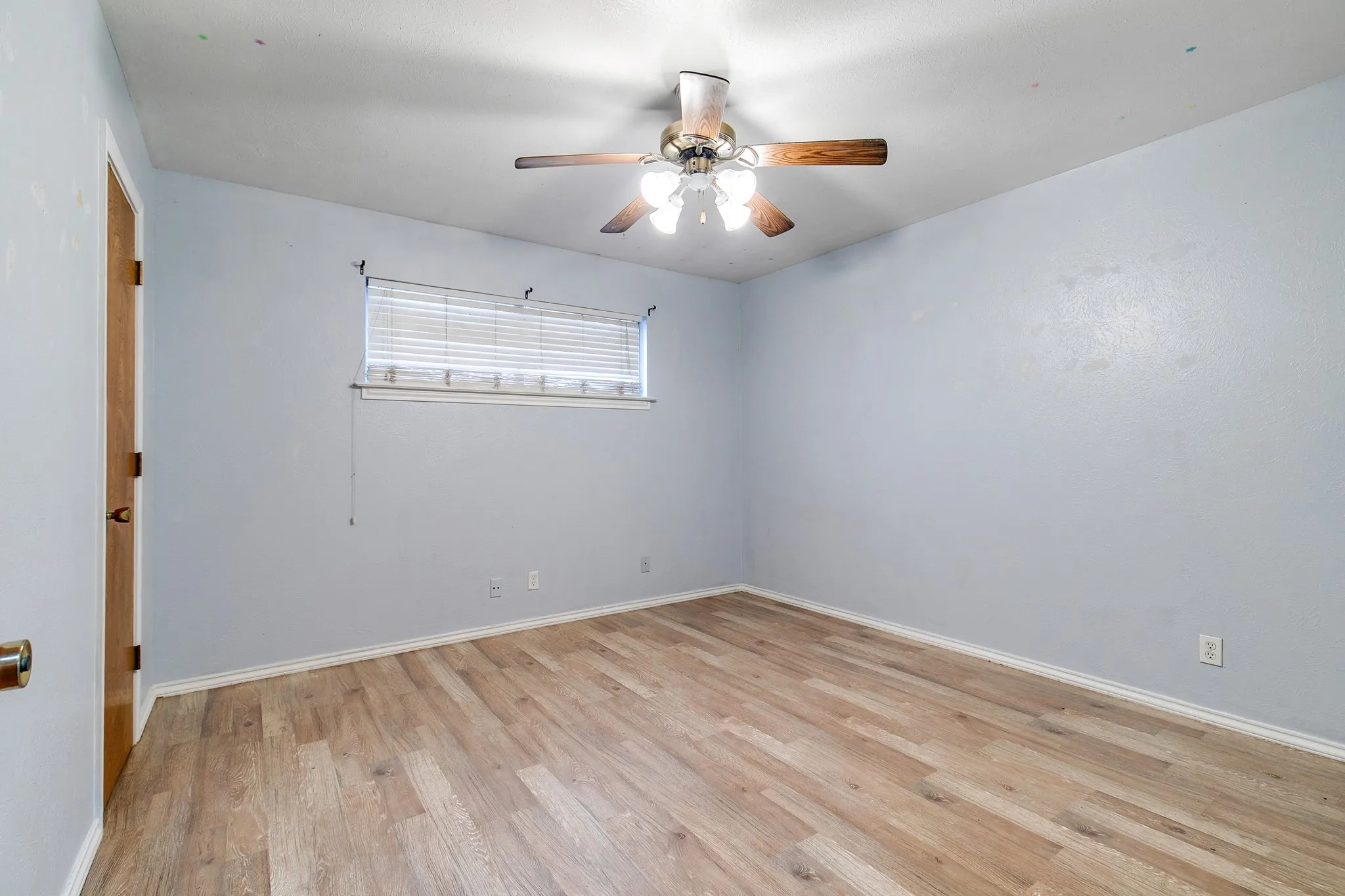 Single Family Residence For Sale in Denton County , 402 Baseline Road, Krugerville, Texas 76227, 3 Bedroom, 2 Bathroom, 4 Garage spaces, 1,809 Sqft, built in 1968, mls#21326792, Real Estate Agent in Krugerville, Homes For Sale in Denton county, Homes For Sale in Krugerville, Realtor in Krugerville Texas, Real Estate Brokerage Independent Realty Texas, Luminita Cordes Realtor