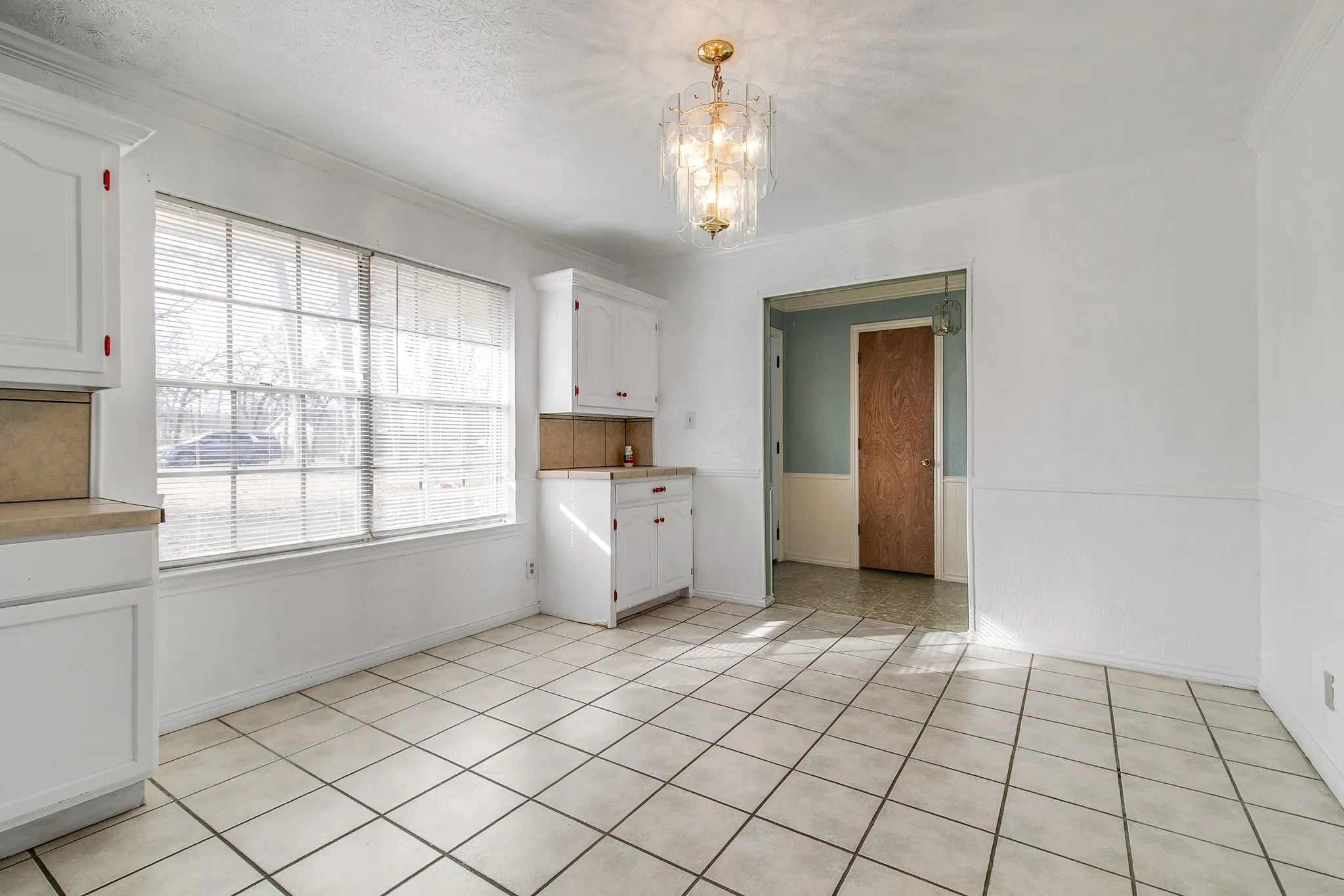 Single Family Residence For Sale in Denton County , 402 Baseline Road, Krugerville, Texas 76227, 3 Bedroom, 2 Bathroom, 4 Garage spaces, 1,809 Sqft, built in 1968, mls#21326792, Real Estate Agent in Krugerville, Homes For Sale in Denton county, Homes For Sale in Krugerville, Realtor in Krugerville Texas, Real Estate Brokerage Independent Realty Texas, Luminita Cordes Realtor