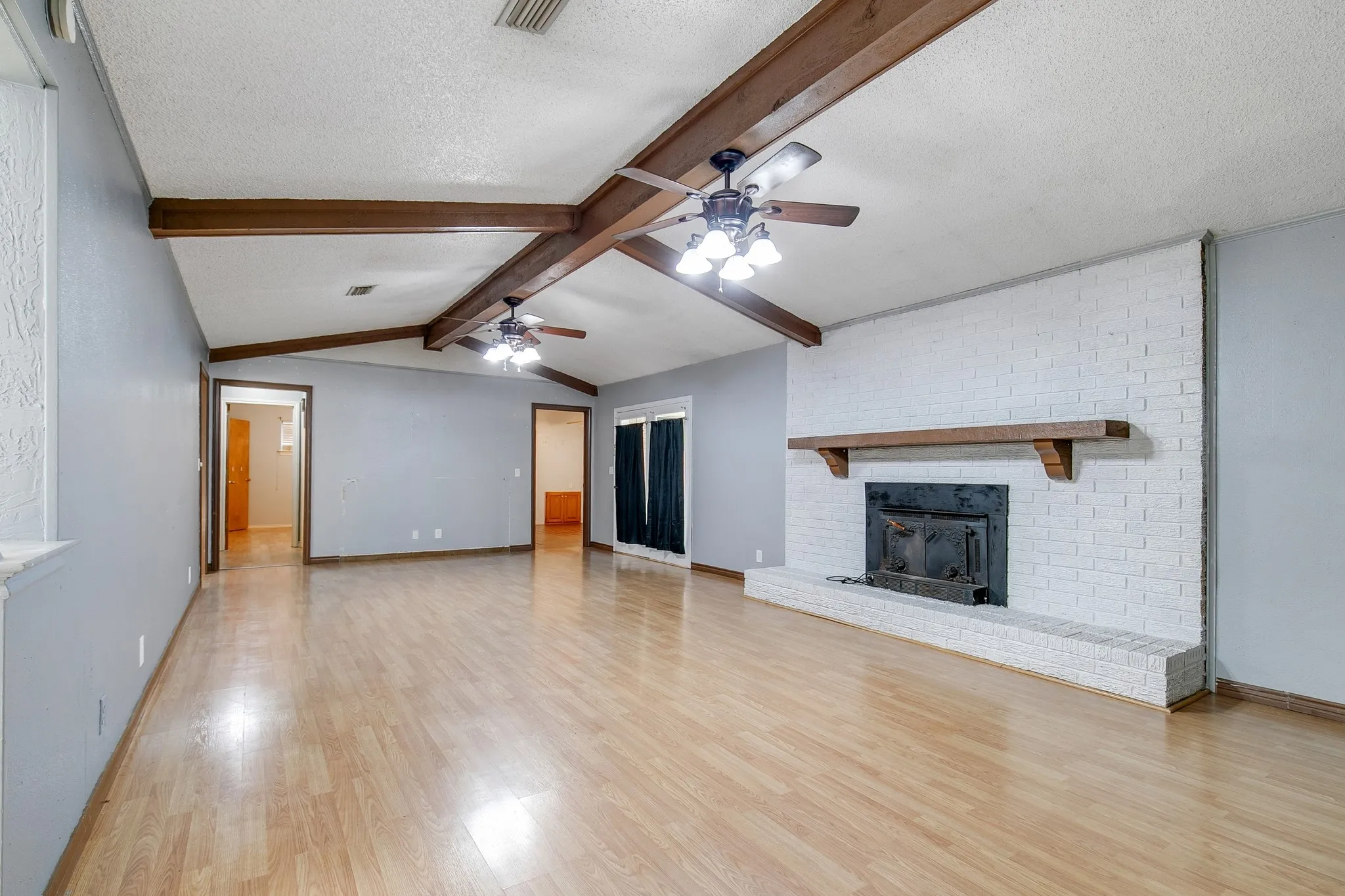 Single Family Residence For Sale in Denton County , 402 Baseline Road, Krugerville, Texas 76227, 3 Bedroom, 2 Bathroom, 4 Garage spaces, 1,809 Sqft, built in 1968, mls#21326792, Real Estate Agent in Krugerville, Homes For Sale in Denton county, Homes For Sale in Krugerville, Realtor in Krugerville Texas, Real Estate Brokerage Independent Realty Texas, Luminita Cordes Realtor