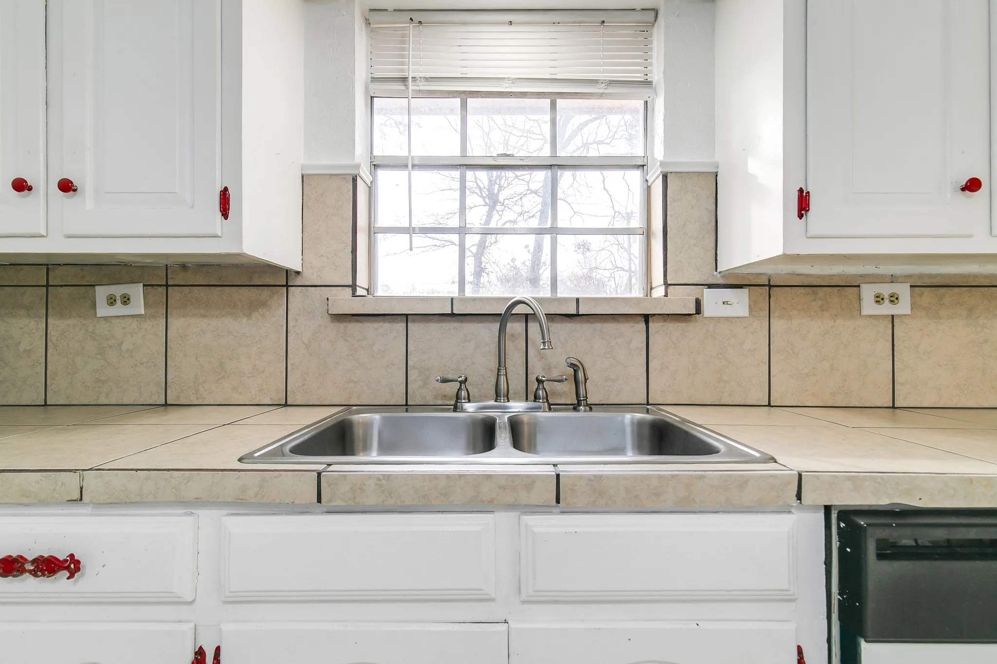 Single Family Residence For Sale in Denton County , 402 Baseline Road, Krugerville, Texas 76227, 3 Bedroom, 2 Bathroom, 4 Garage spaces, 1,809 Sqft, built in 1968, mls#21326792, Real Estate Agent in Krugerville, Homes For Sale in Denton county, Homes For Sale in Krugerville, Realtor in Krugerville Texas, Real Estate Brokerage Independent Realty Texas, Luminita Cordes Realtor