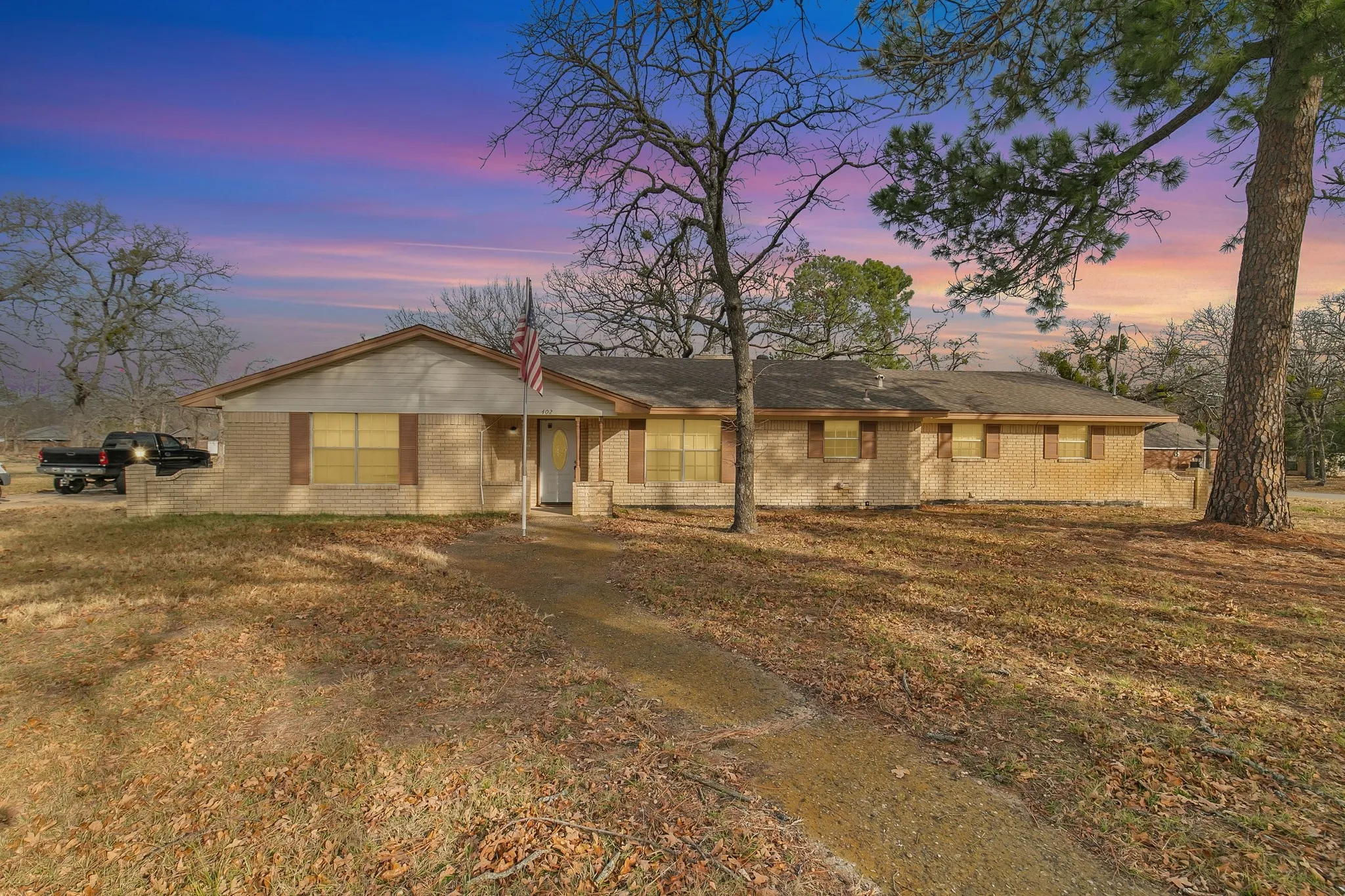 Single Family Residence For Sale in Denton County , 402 Baseline Road, Krugerville, Texas 76227, 3 Bedroom, 2 Bathroom, 4 Garage spaces, 1,809 Sqft, built in 1968, mls#21326792, Real Estate Agent in Krugerville, Homes For Sale in Denton county, Homes For Sale in Krugerville, Realtor in Krugerville Texas, Real Estate Brokerage Independent Realty Texas, Luminita Cordes Realtor