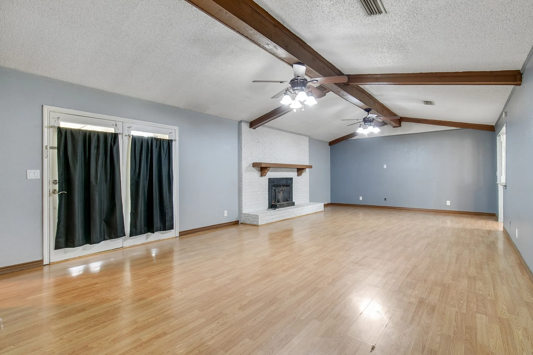 Single Family Residence For Sale in Denton County , 402 Baseline Road, Krugerville, Texas 76227, 3 Bedroom, 2 Bathroom, 4 Garage spaces, 1,809 Sqft, built in 1968, mls#21326792, Real Estate Agent in Krugerville, Homes For Sale in Denton county, Homes For Sale in Krugerville, Realtor in Krugerville Texas, Real Estate Brokerage Independent Realty Texas, Luminita Cordes Realtor