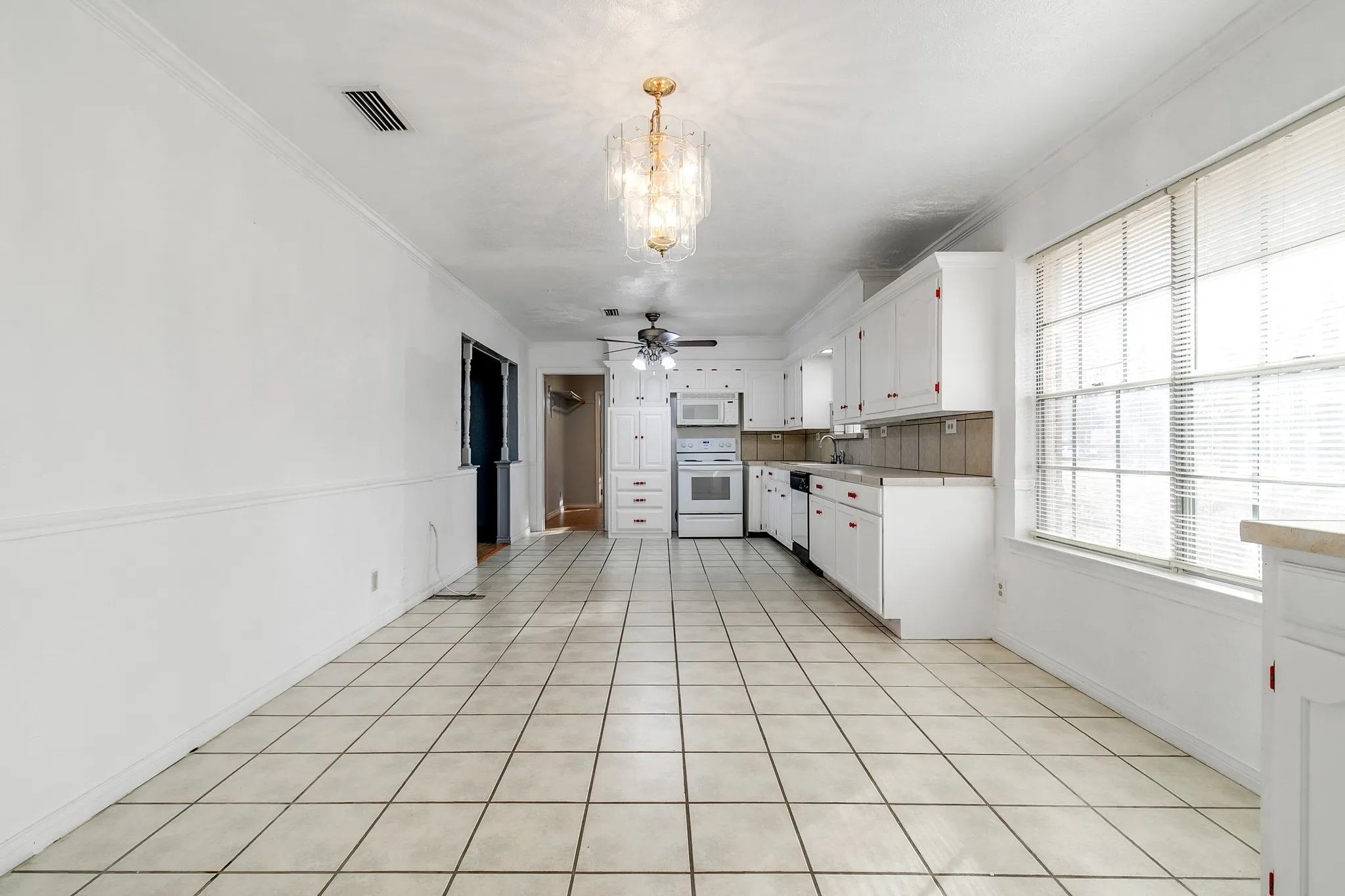 Single Family Residence For Sale in Denton County , 402 Baseline Road, Krugerville, Texas 76227, 3 Bedroom, 2 Bathroom, 4 Garage spaces, 1,809 Sqft, built in 1968, mls#21326792, Real Estate Agent in Krugerville, Homes For Sale in Denton county, Homes For Sale in Krugerville, Realtor in Krugerville Texas, Real Estate Brokerage Independent Realty Texas, Luminita Cordes Realtor