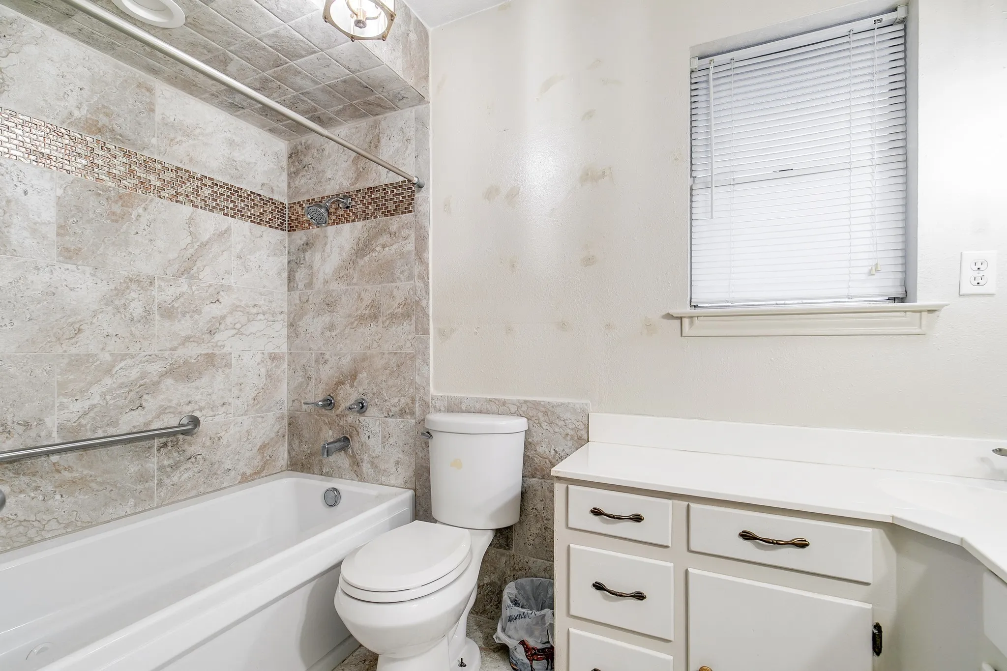 Single Family Residence For Sale in Denton County , 402 Baseline Road, Krugerville, Texas 76227, 3 Bedroom, 2 Bathroom, 4 Garage spaces, 1,809 Sqft, built in 1968, mls#21326792, Real Estate Agent in Krugerville, Homes For Sale in Denton county, Homes For Sale in Krugerville, Realtor in Krugerville Texas, Real Estate Brokerage Independent Realty Texas, Luminita Cordes Realtor