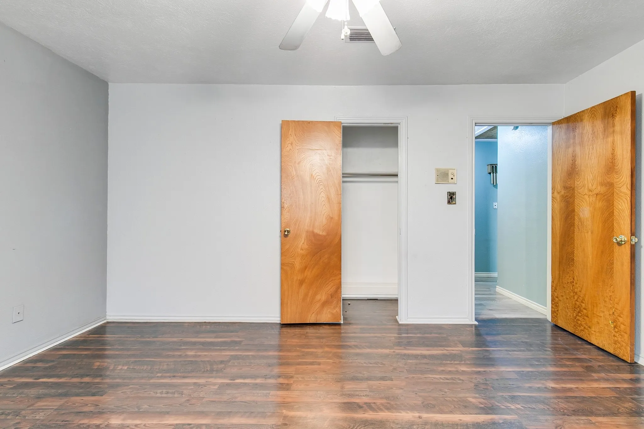 Single Family Residence For Sale in Denton County , 402 Baseline Road, Krugerville, Texas 76227, 3 Bedroom, 2 Bathroom, 4 Garage spaces, 1,809 Sqft, built in 1968, mls#21326792, Real Estate Agent in Krugerville, Homes For Sale in Denton county, Homes For Sale in Krugerville, Realtor in Krugerville Texas, Real Estate Brokerage Independent Realty Texas, Luminita Cordes Realtor