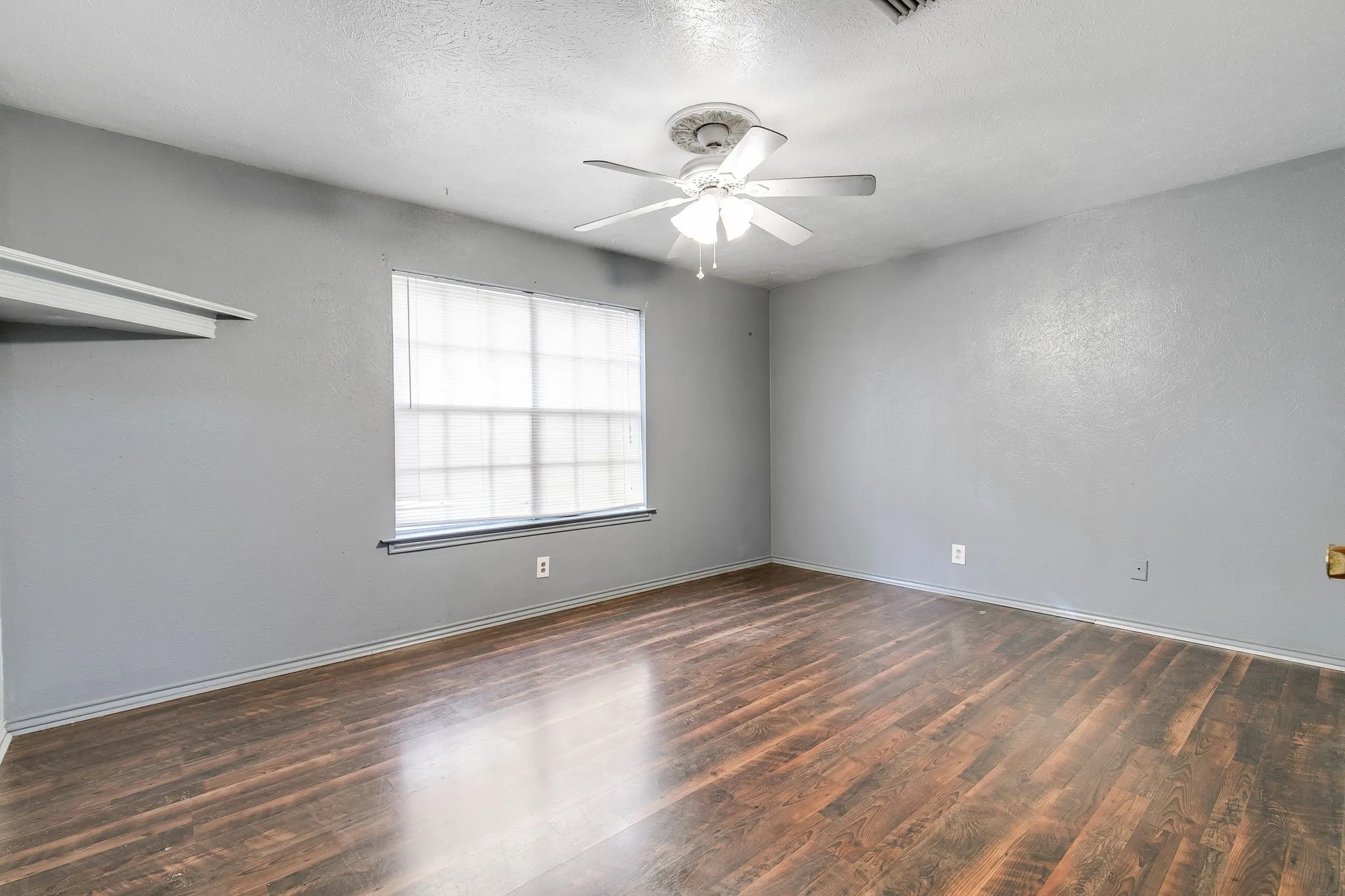 Single Family Residence For Sale in Denton County , 402 Baseline Road, Krugerville, Texas 76227, 3 Bedroom, 2 Bathroom, 4 Garage spaces, 1,809 Sqft, built in 1968, mls#21326792, Real Estate Agent in Krugerville, Homes For Sale in Denton county, Homes For Sale in Krugerville, Realtor in Krugerville Texas, Real Estate Brokerage Independent Realty Texas, Luminita Cordes Realtor