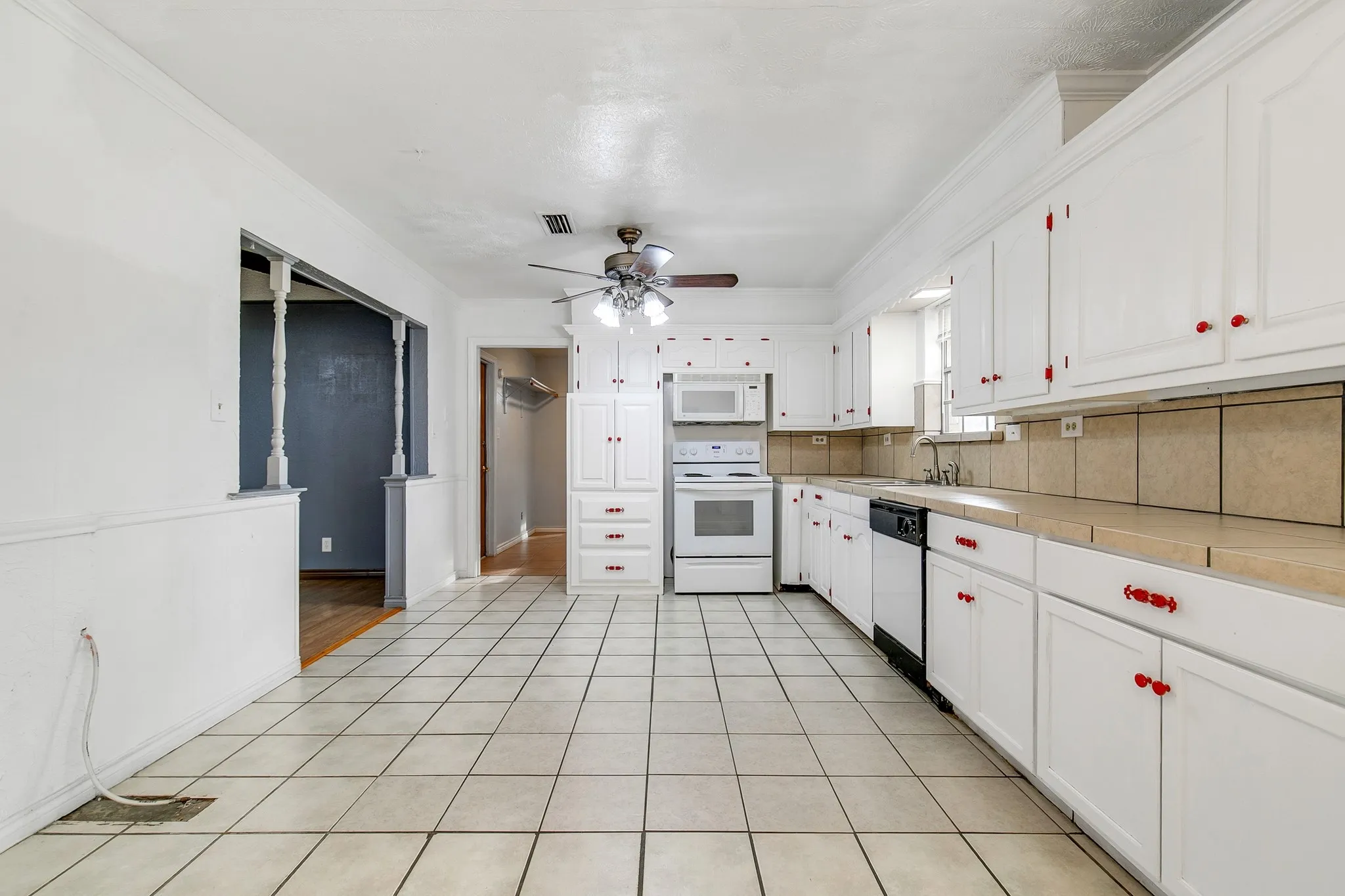 Single Family Residence For Sale in Denton County , 402 Baseline Road, Krugerville, Texas 76227, 3 Bedroom, 2 Bathroom, 4 Garage spaces, 1,809 Sqft, built in 1968, mls#21326792, Real Estate Agent in Krugerville, Homes For Sale in Denton county, Homes For Sale in Krugerville, Realtor in Krugerville Texas, Real Estate Brokerage Independent Realty Texas, Luminita Cordes Realtor