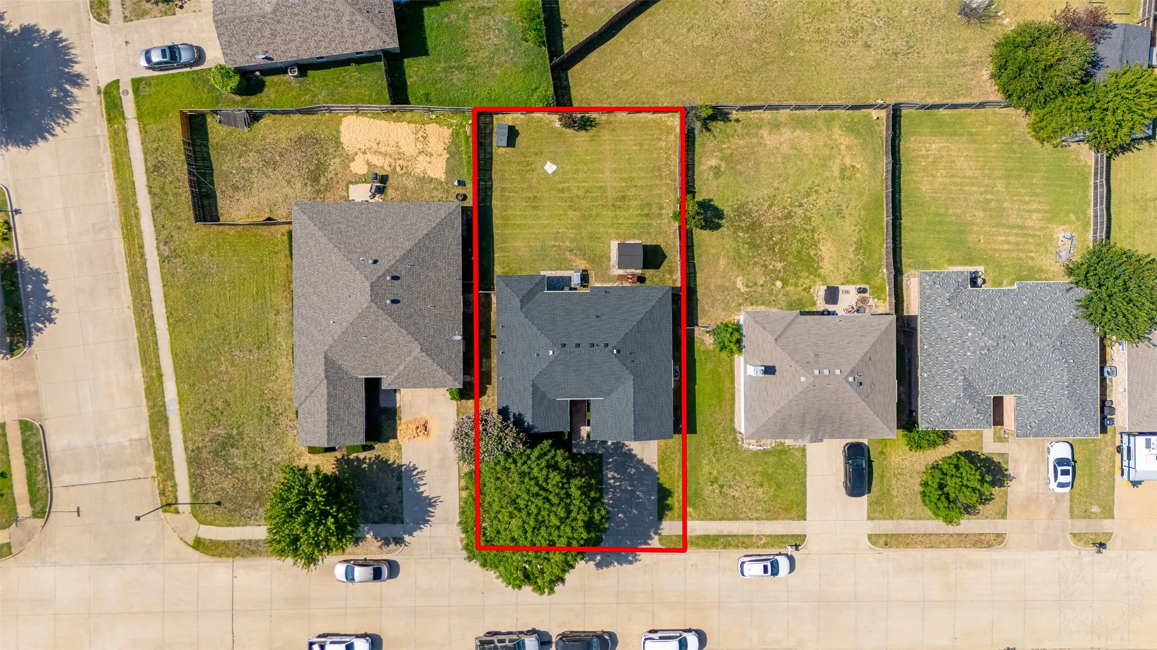 Single Family Residence For Sale in Tarrant County , 424 NE Murphy Road, Burleson, Texas 76028, 3 Bedroom, 2 Bathroom, 2 Garage spaces, 1,461 Sqft, built in 2004, mls#21313818, Real Estate Agent in Burleson, Homes For Sale in Tarrant county, Homes For Sale in Burleson, Realtor in Burleson Texas, Real Estate Brokerage Independent Realty Texas, Luminita Cordes Realtor