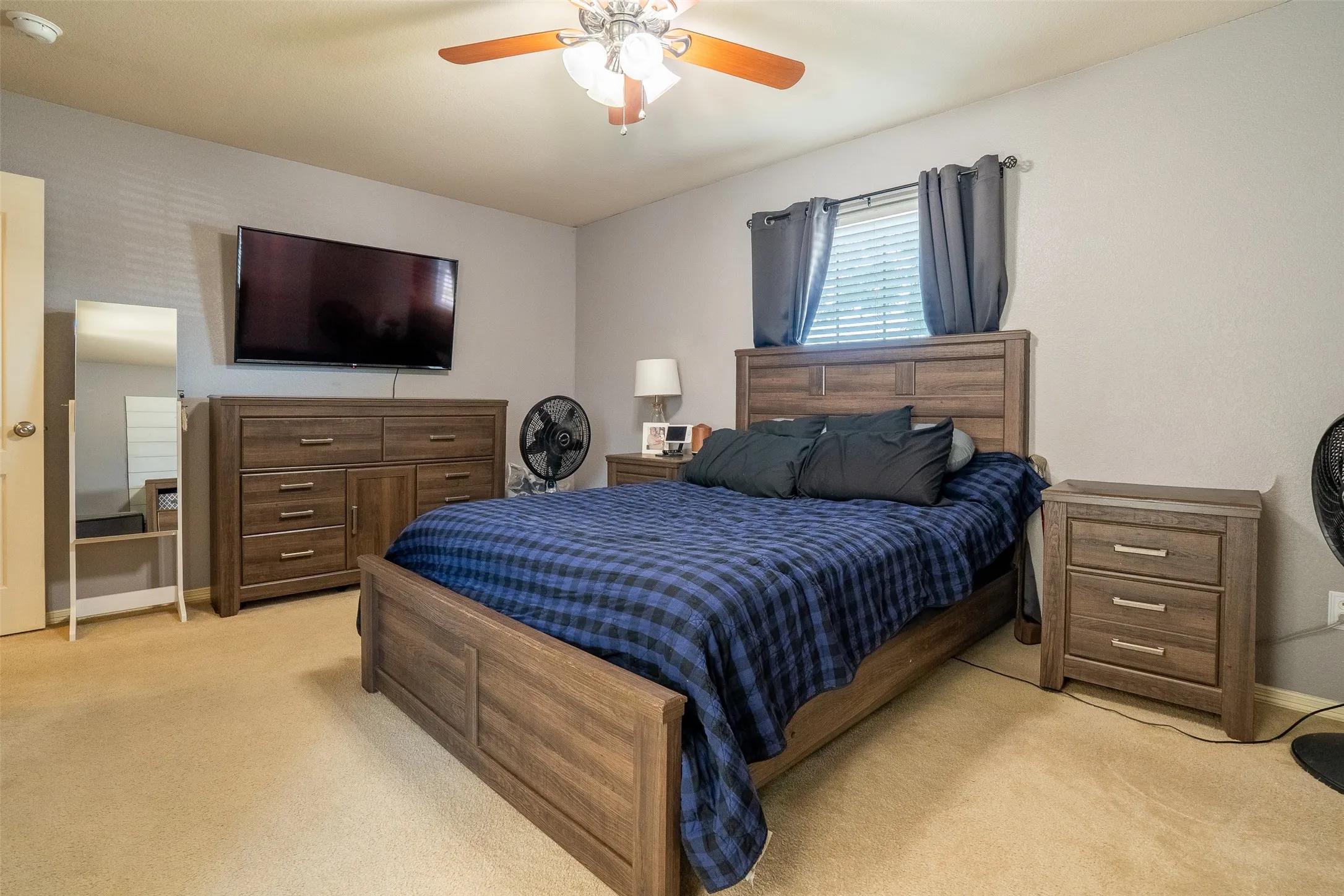 Single Family Residence For Sale in Tarrant County , 424 NE Murphy Road, Burleson, Texas 76028, 3 Bedroom, 2 Bathroom, 2 Garage spaces, 1,461 Sqft, built in 2004, mls#21313818, Real Estate Agent in Burleson, Homes For Sale in Tarrant county, Homes For Sale in Burleson, Realtor in Burleson Texas, Real Estate Brokerage Independent Realty Texas, Luminita Cordes Realtor