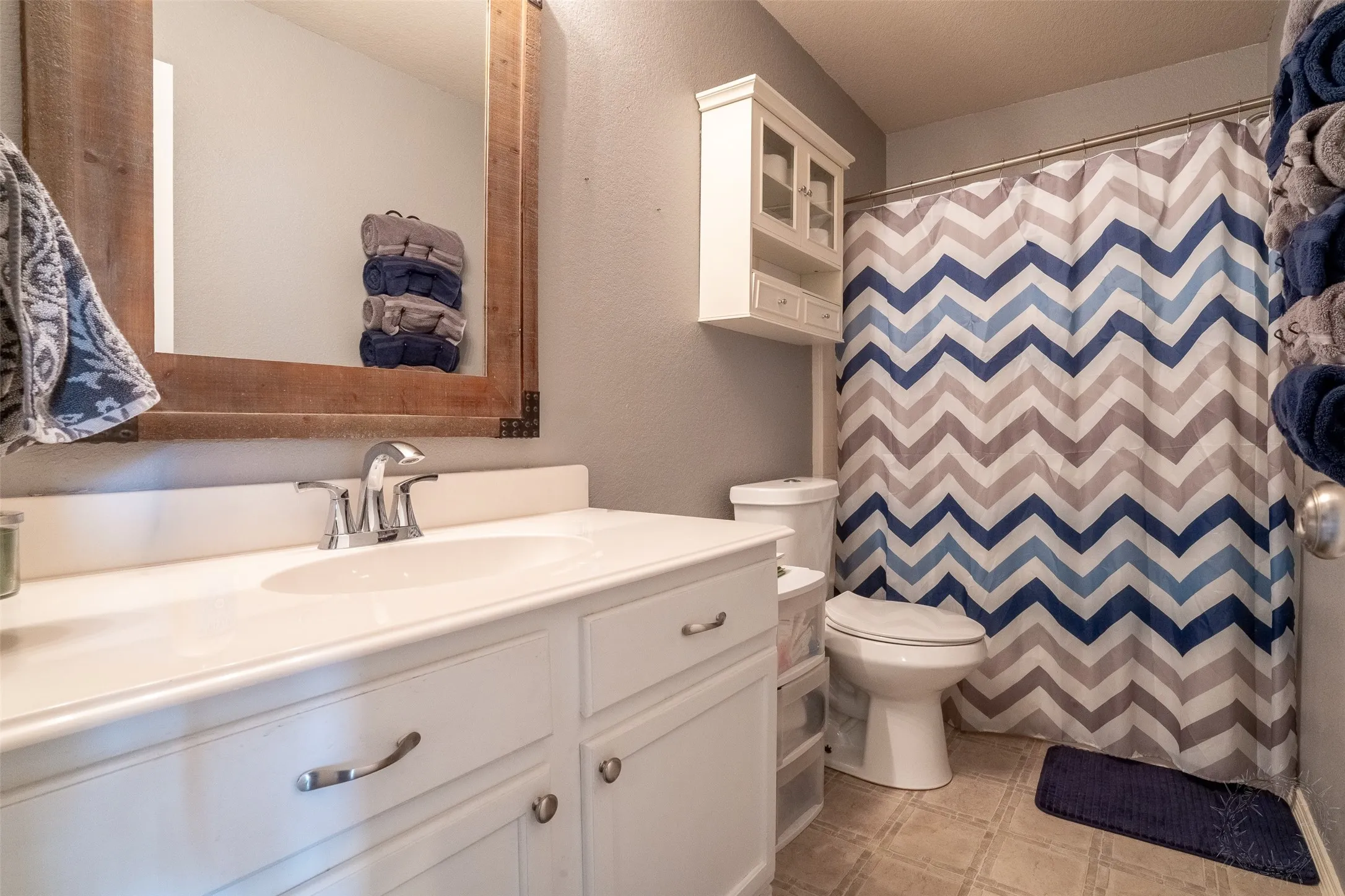 Single Family Residence For Sale in Tarrant County , 424 NE Murphy Road, Burleson, Texas 76028, 3 Bedroom, 2 Bathroom, 2 Garage spaces, 1,461 Sqft, built in 2004, mls#21313818, Real Estate Agent in Burleson, Homes For Sale in Tarrant county, Homes For Sale in Burleson, Realtor in Burleson Texas, Real Estate Brokerage Independent Realty Texas, Luminita Cordes Realtor