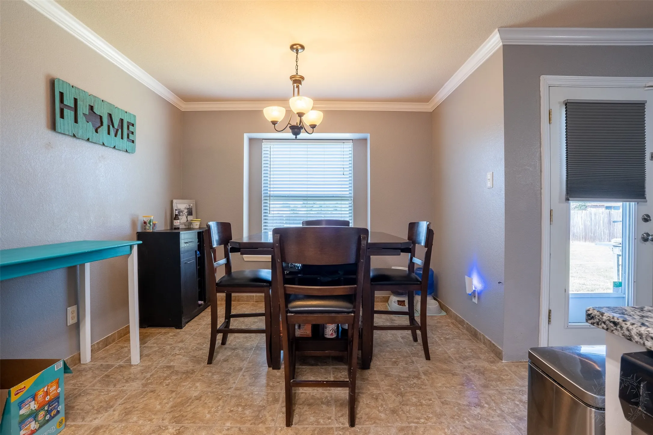 Single Family Residence For Sale in Tarrant County , 424 NE Murphy Road, Burleson, Texas 76028, 3 Bedroom, 2 Bathroom, 2 Garage spaces, 1,461 Sqft, built in 2004, mls#21313818, Real Estate Agent in Burleson, Homes For Sale in Tarrant county, Homes For Sale in Burleson, Realtor in Burleson Texas, Real Estate Brokerage Independent Realty Texas, Luminita Cordes Realtor