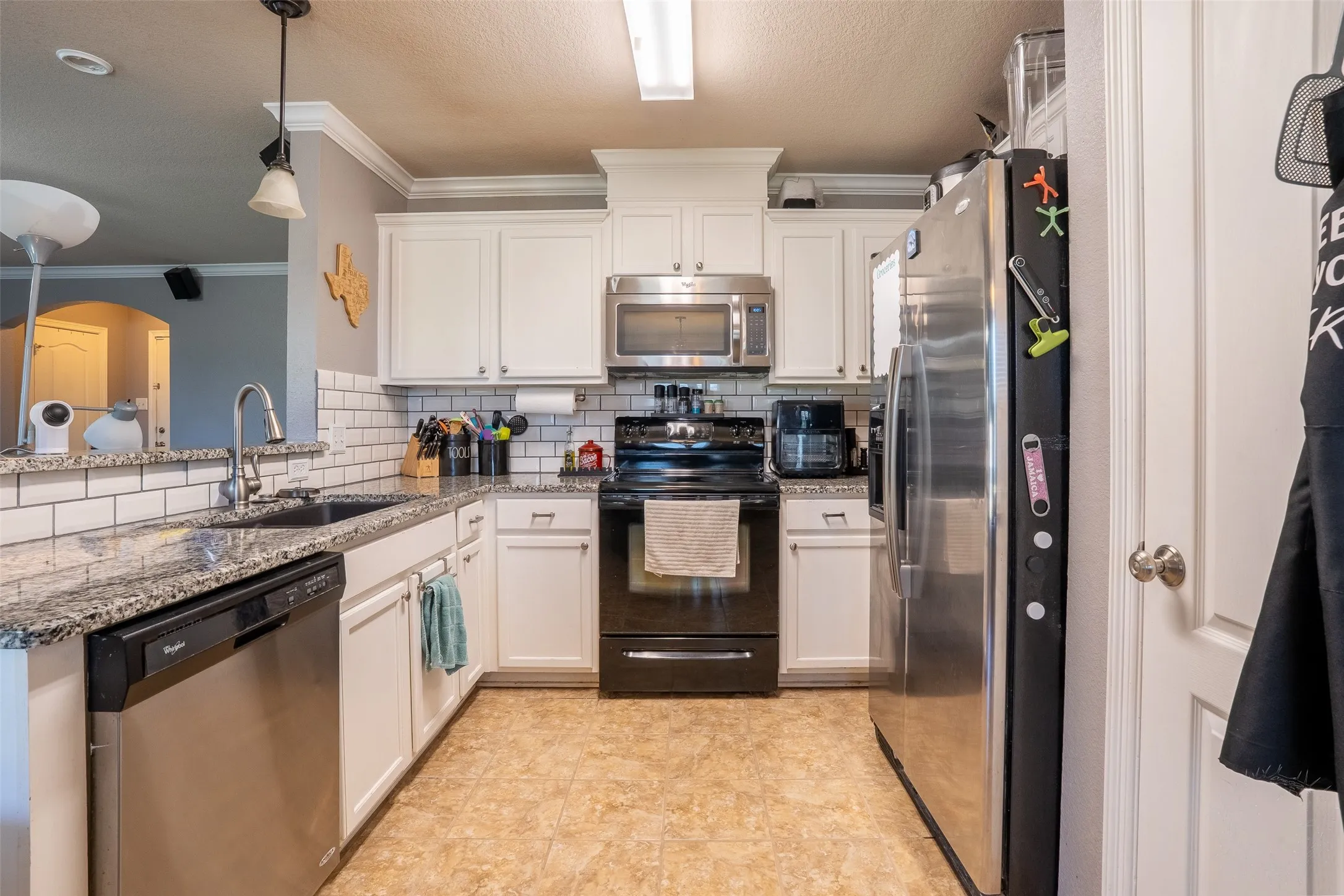 Single Family Residence For Sale in Tarrant County , 424 NE Murphy Road, Burleson, Texas 76028, 3 Bedroom, 2 Bathroom, 2 Garage spaces, 1,461 Sqft, built in 2004, mls#21313818, Real Estate Agent in Burleson, Homes For Sale in Tarrant county, Homes For Sale in Burleson, Realtor in Burleson Texas, Real Estate Brokerage Independent Realty Texas, Luminita Cordes Realtor