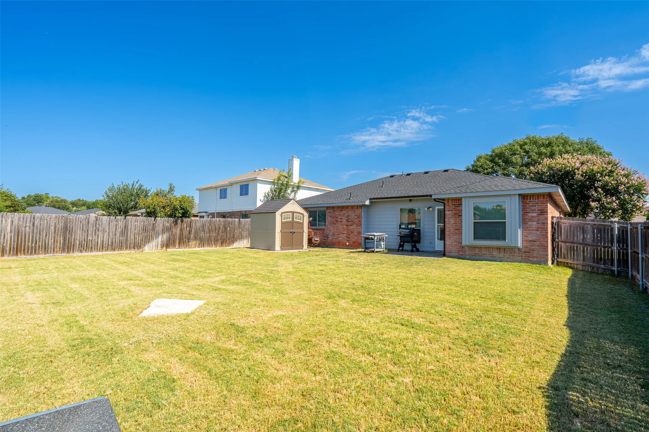 Single Family Residence For Sale in Tarrant County , 424 NE Murphy Road, Burleson, Texas 76028, 3 Bedroom, 2 Bathroom, 2 Garage spaces, 1,461 Sqft, built in 2004, mls#21313818, Real Estate Agent in Burleson, Homes For Sale in Tarrant county, Homes For Sale in Burleson, Realtor in Burleson Texas, Real Estate Brokerage Independent Realty Texas, Luminita Cordes Realtor
