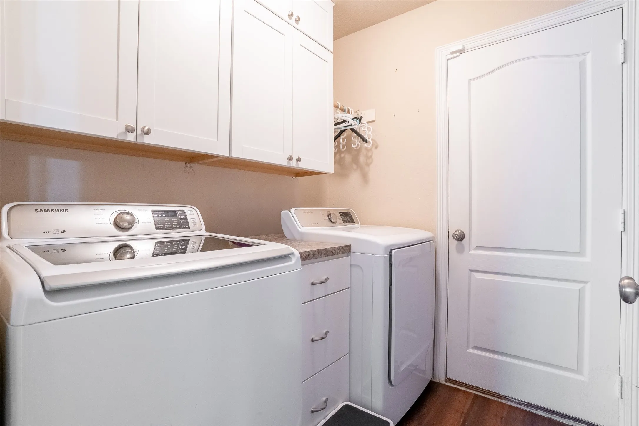 Single Family Residence For Sale in Tarrant County , 424 NE Murphy Road, Burleson, Texas 76028, 3 Bedroom, 2 Bathroom, 2 Garage spaces, 1,461 Sqft, built in 2004, mls#21313818, Real Estate Agent in Burleson, Homes For Sale in Tarrant county, Homes For Sale in Burleson, Realtor in Burleson Texas, Real Estate Brokerage Independent Realty Texas, Luminita Cordes Realtor