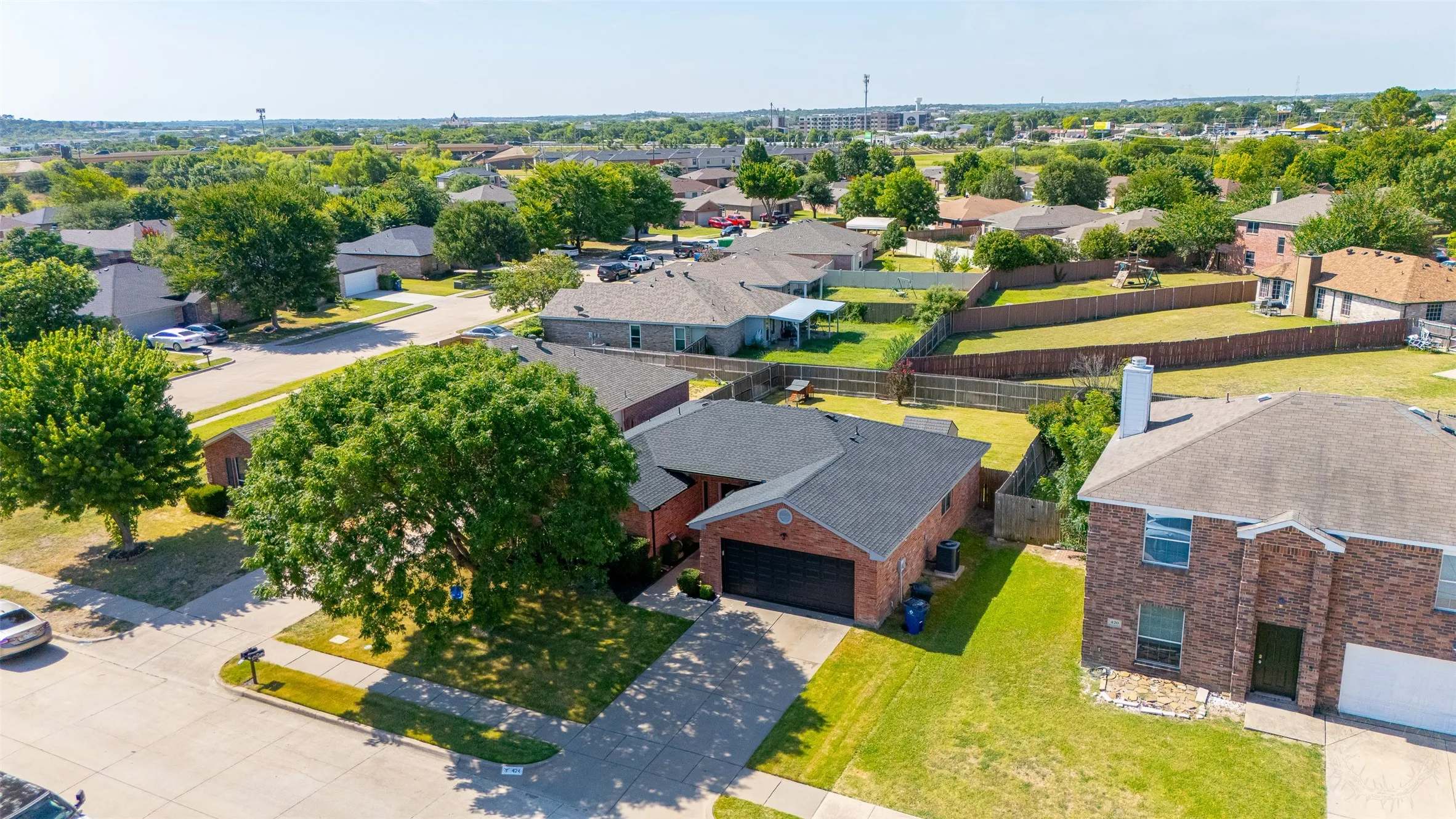 Single Family Residence For Sale in Tarrant County , 424 NE Murphy Road, Burleson, Texas 76028, 3 Bedroom, 2 Bathroom, 2 Garage spaces, 1,461 Sqft, built in 2004, mls#21313818, Real Estate Agent in Burleson, Homes For Sale in Tarrant county, Homes For Sale in Burleson, Realtor in Burleson Texas, Real Estate Brokerage Independent Realty Texas, Luminita Cordes Realtor