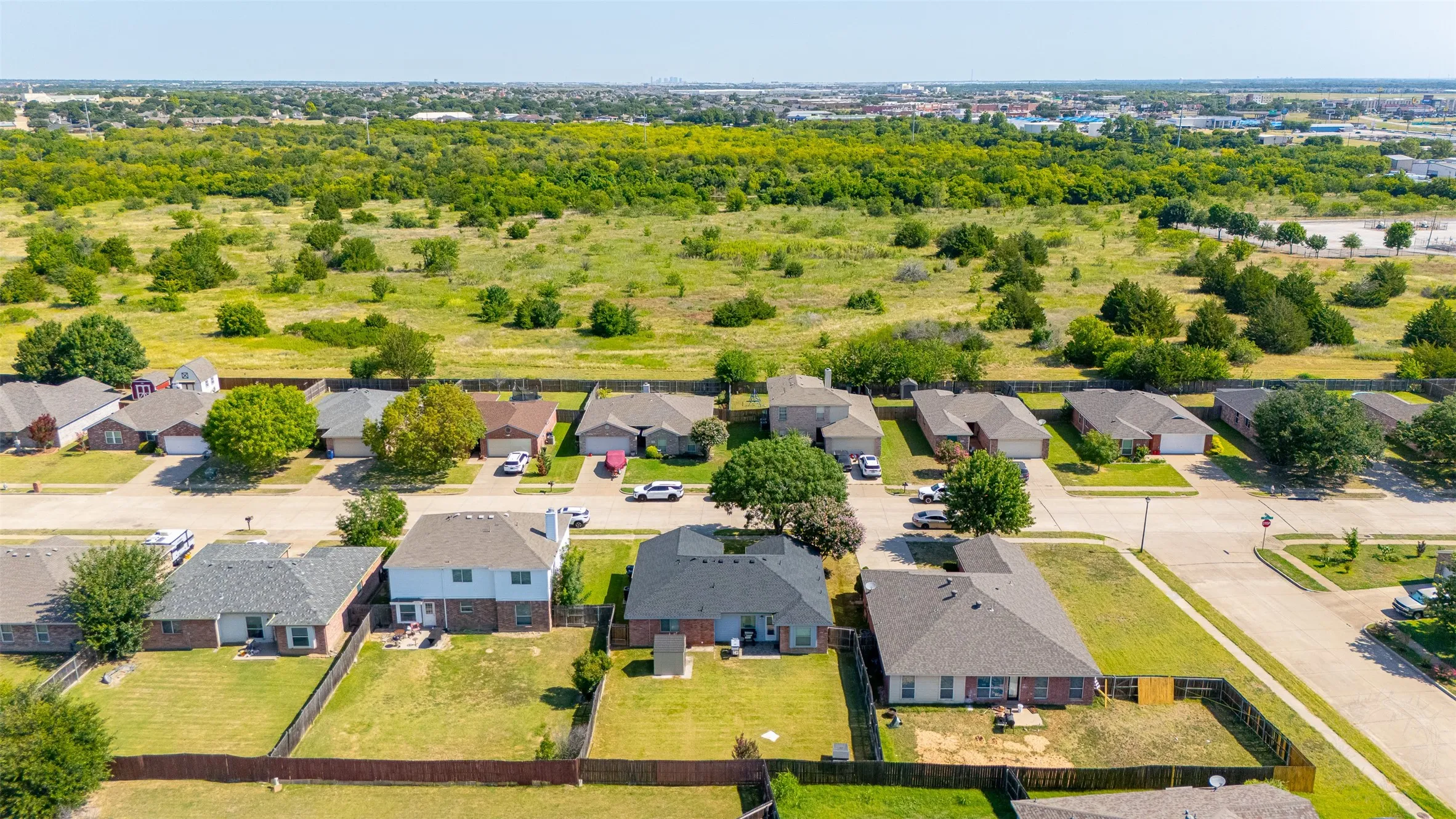 Single Family Residence For Sale in Tarrant County , 424 NE Murphy Road, Burleson, Texas 76028, 3 Bedroom, 2 Bathroom, 2 Garage spaces, 1,461 Sqft, built in 2004, mls#21313818, Real Estate Agent in Burleson, Homes For Sale in Tarrant county, Homes For Sale in Burleson, Realtor in Burleson Texas, Real Estate Brokerage Independent Realty Texas, Luminita Cordes Realtor