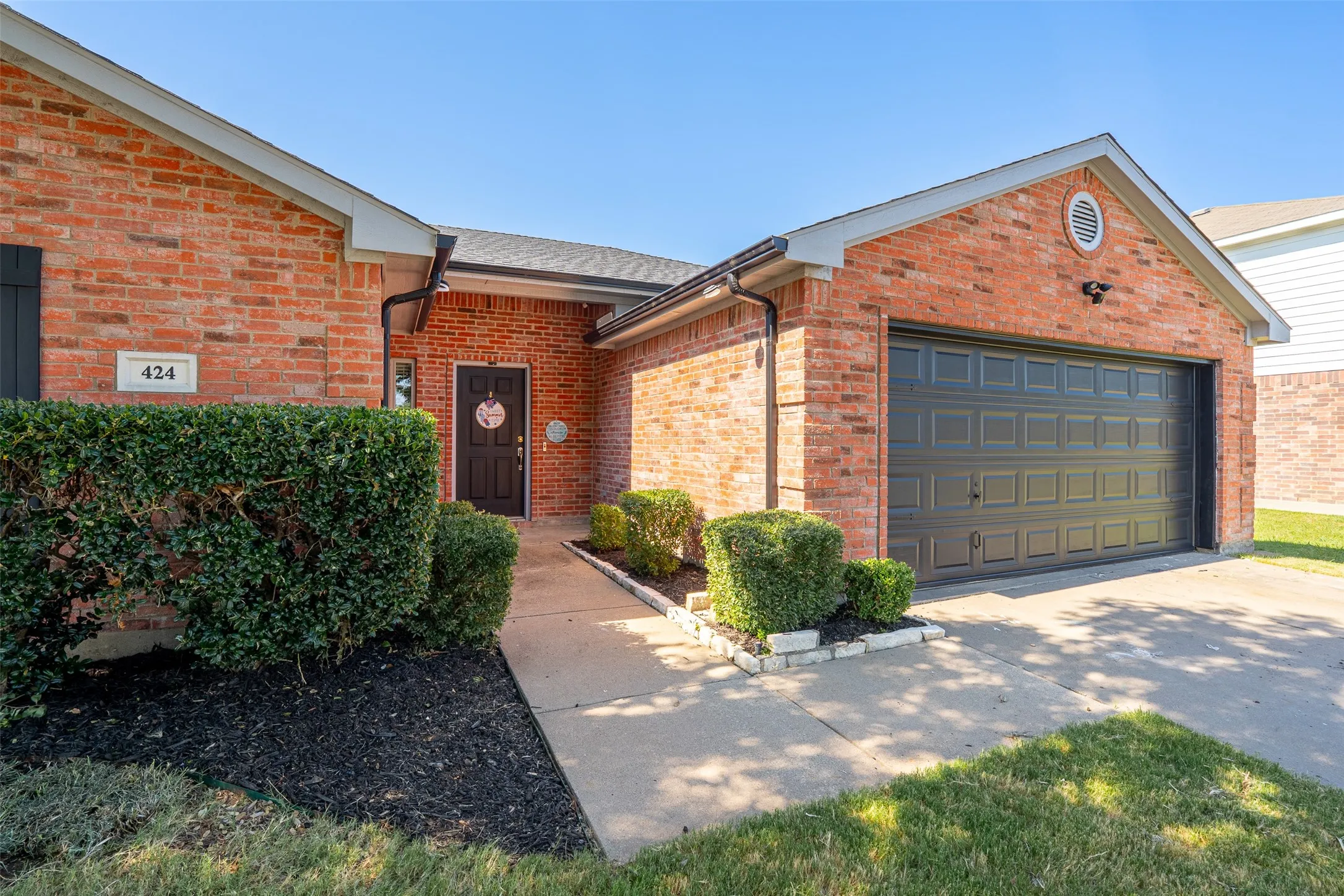 Single Family Residence For Sale in Tarrant County , 424 NE Murphy Road, Burleson, Texas 76028, 3 Bedroom, 2 Bathroom, 2 Garage spaces, 1,461 Sqft, built in 2004, mls#21313818, Real Estate Agent in Burleson, Homes For Sale in Tarrant county, Homes For Sale in Burleson, Realtor in Burleson Texas, Real Estate Brokerage Independent Realty Texas, Luminita Cordes Realtor