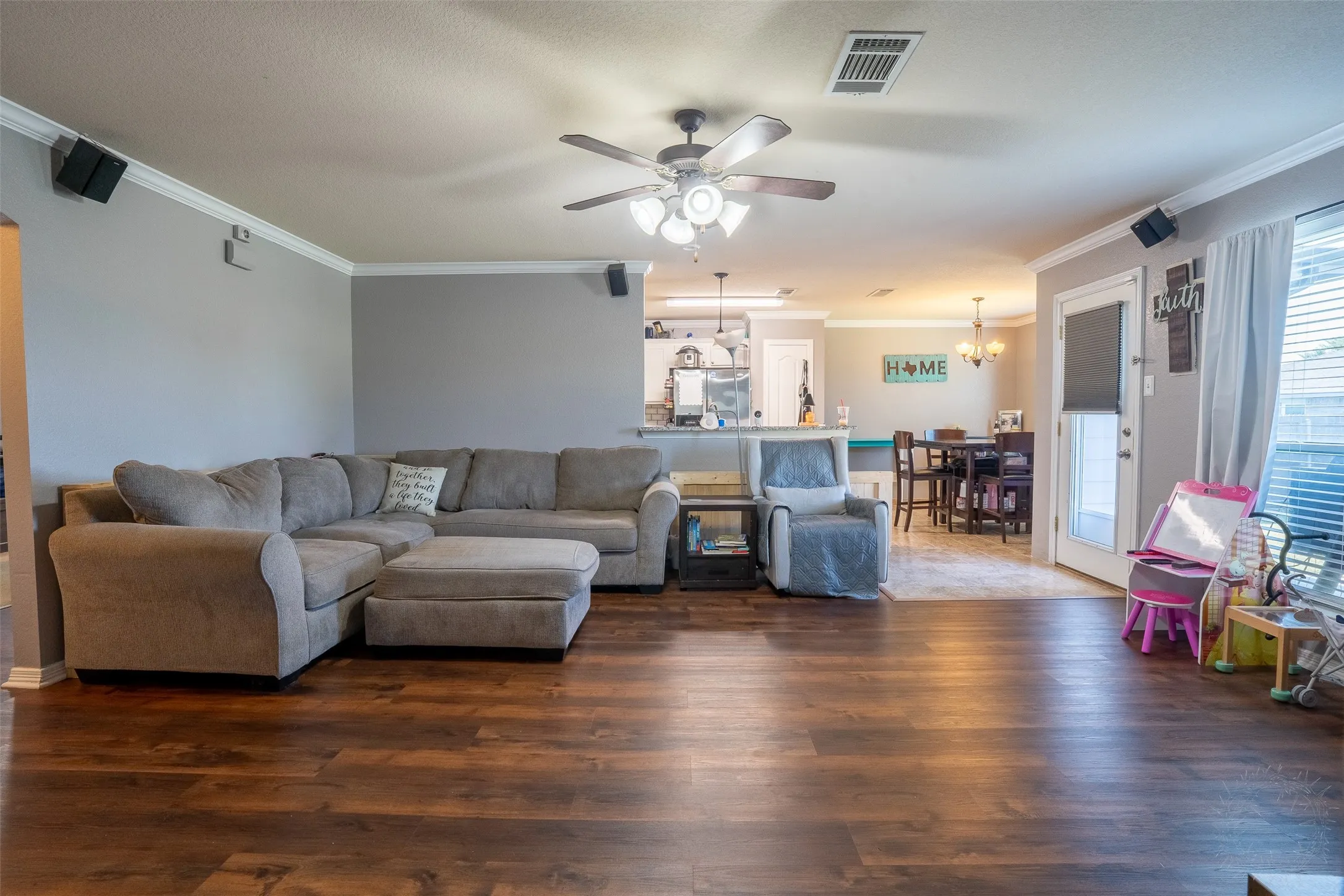 Single Family Residence For Sale in Tarrant County , 424 NE Murphy Road, Burleson, Texas 76028, 3 Bedroom, 2 Bathroom, 2 Garage spaces, 1,461 Sqft, built in 2004, mls#21313818, Real Estate Agent in Burleson, Homes For Sale in Tarrant county, Homes For Sale in Burleson, Realtor in Burleson Texas, Real Estate Brokerage Independent Realty Texas, Luminita Cordes Realtor