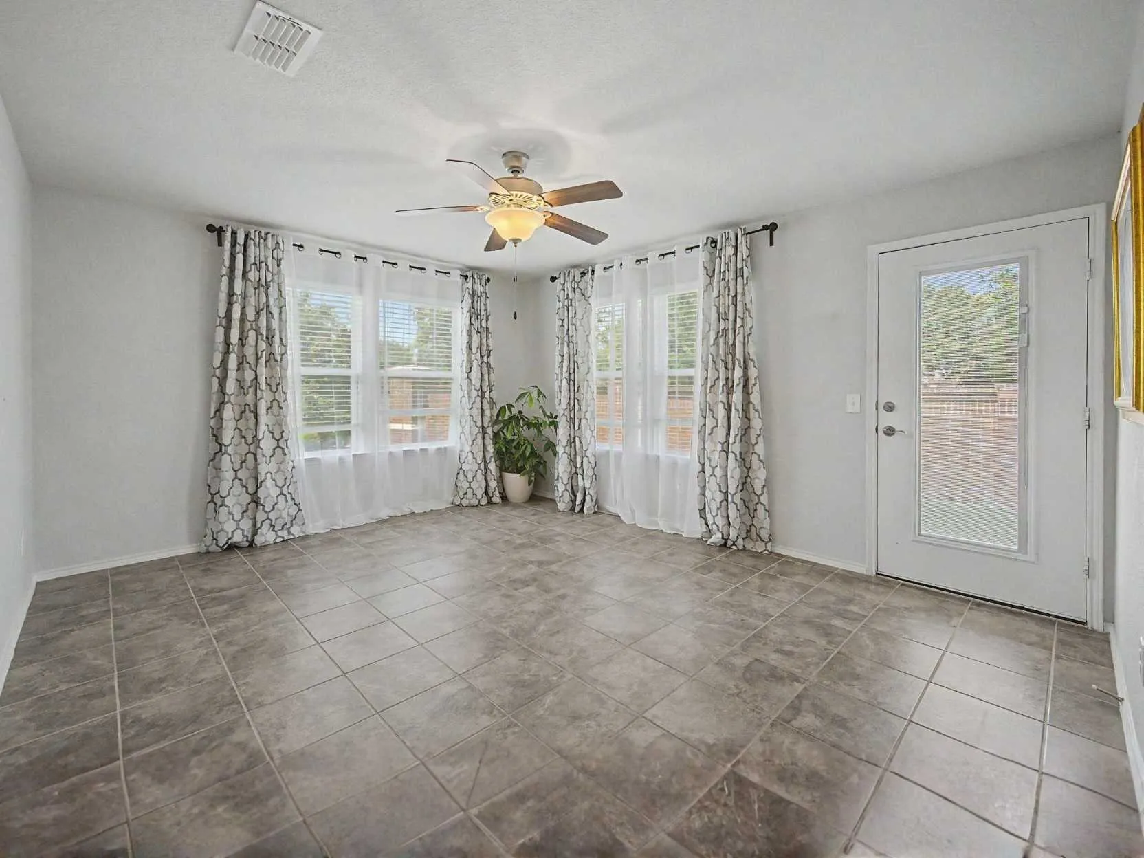 Single Family Residence For Sale in Denton County , 6993 Hickory Creek Drive, Frisco, Texas 75036, 3 Bedroom, 2 Bathroom, 2 Garage spaces, 1,680 Sqft, built in 2017, mls#21295585, Real Estate Agent in Frisco, Homes For Sale in Denton county, Homes For Sale in Frisco, Realtor in Frisco Texas, Real Estate Brokerage Independent Realty Texas, Luminita Cordes Realtor