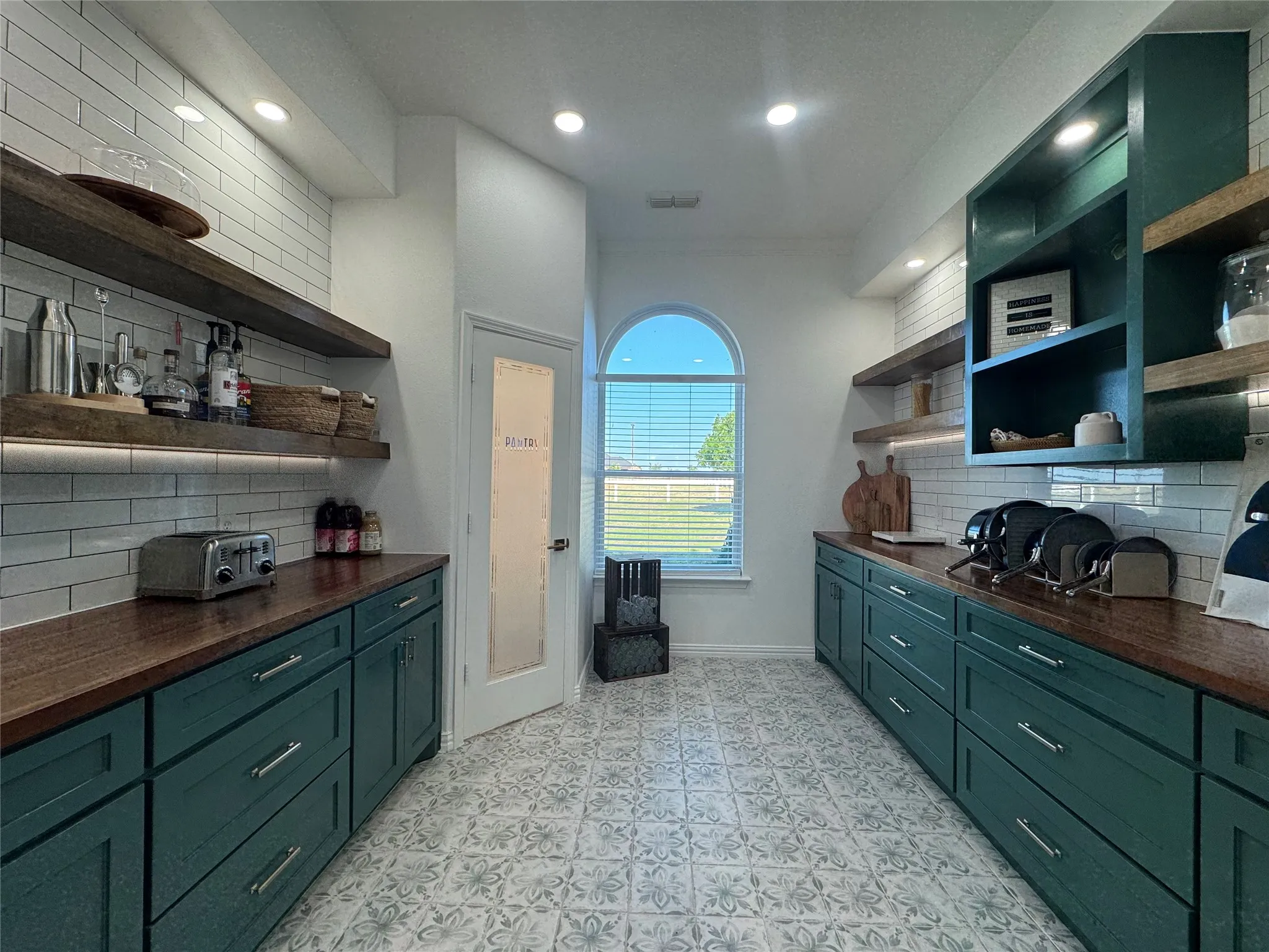 Single Family Residence For Sale in Ellis County , 3222 Greathouse Road, Waxahachie, Texas 75167, 4 Bedroom, 3 Bathroom, 2 Garage spaces, 2,176 Sqft, built in 2001, mls#21326399, Real Estate Agent in Waxahachie, Homes For Sale in Ellis county, Homes For Sale in Waxahachie, Realtor in Waxahachie Texas, Real Estate Brokerage Independent Realty Texas, Luminita Cordes Realtor