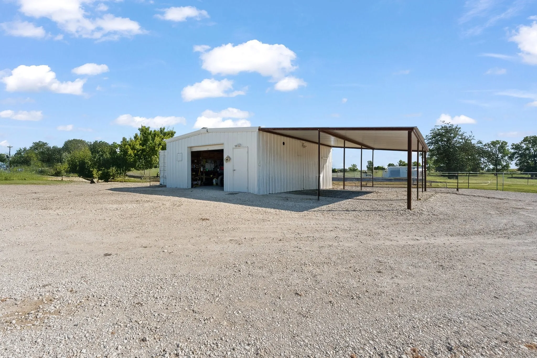 Single Family Residence For Sale in Ellis County , 3222 Greathouse Road, Waxahachie, Texas 75167, 4 Bedroom, 3 Bathroom, 2 Garage spaces, 2,176 Sqft, built in 2001, mls#21326399, Real Estate Agent in Waxahachie, Homes For Sale in Ellis county, Homes For Sale in Waxahachie, Realtor in Waxahachie Texas, Real Estate Brokerage Independent Realty Texas, Luminita Cordes Realtor