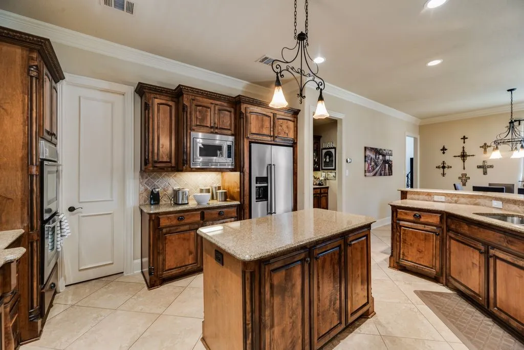 Single Family Residence For Sale in Denton County , 3595 Crossbow Drive, Frisco, Texas 75033, 5 Bedroom, 5 Bathroom, 3 Garage spaces, 4,607 Sqft, built in 2006, mls#21327090, Real Estate Agent in Frisco, Homes For Sale in Denton county, Homes For Sale in Frisco, Realtor in Frisco Texas, Real Estate Brokerage Independent Realty Texas, Luminita Cordes Realtor