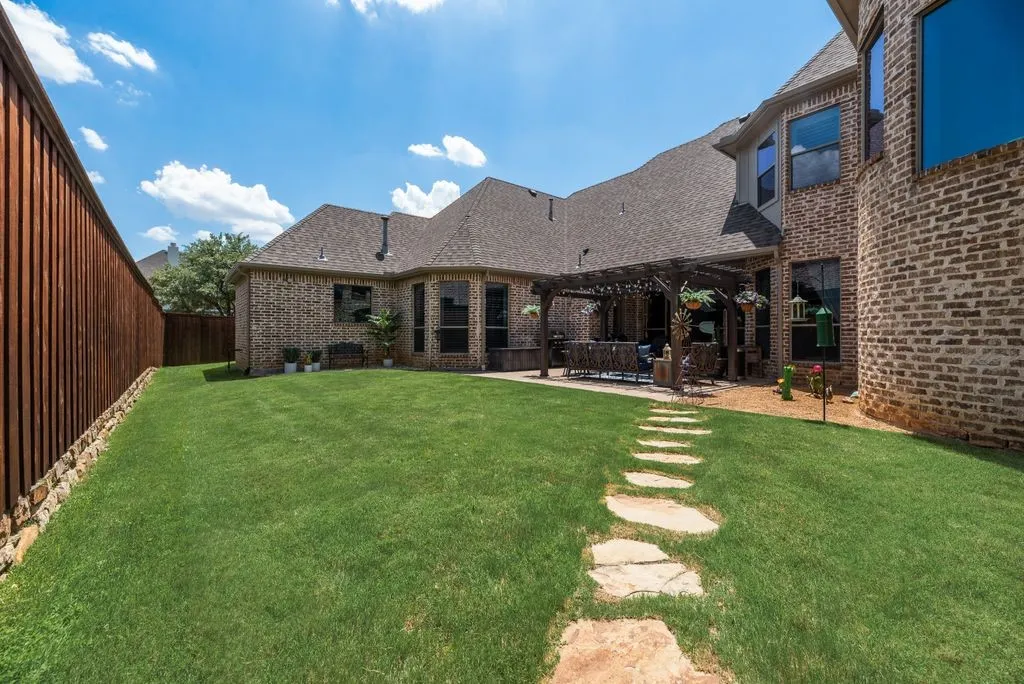 Single Family Residence For Sale in Denton County , 3595 Crossbow Drive, Frisco, Texas 75033, 5 Bedroom, 5 Bathroom, 3 Garage spaces, 4,607 Sqft, built in 2006, mls#21327090, Real Estate Agent in Frisco, Homes For Sale in Denton county, Homes For Sale in Frisco, Realtor in Frisco Texas, Real Estate Brokerage Independent Realty Texas, Luminita Cordes Realtor