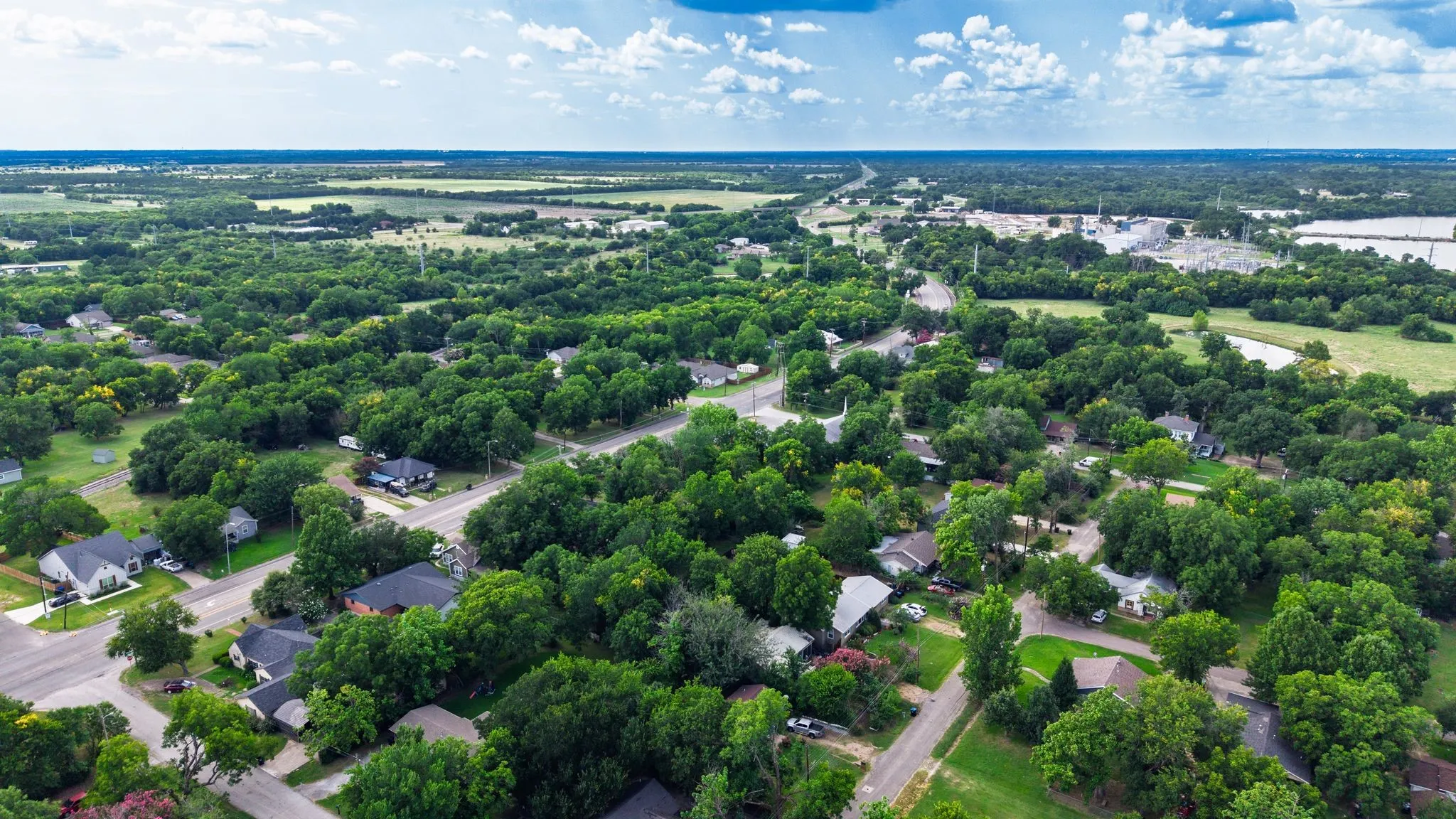 Single Family Residence For Sale in Hunt County , 906 Branch Street, Greenville, Texas 75401, 2 Bedroom, 1 Bathroom, Garage spaces, 1,392 Sqft, built in 1955, mls#21325957, Real Estate Agent in Greenville, Homes For Sale in Hunt county, Homes For Sale in Greenville, Realtor in Greenville Texas, Real Estate Brokerage Independent Realty Texas, Luminita Cordes Realtor