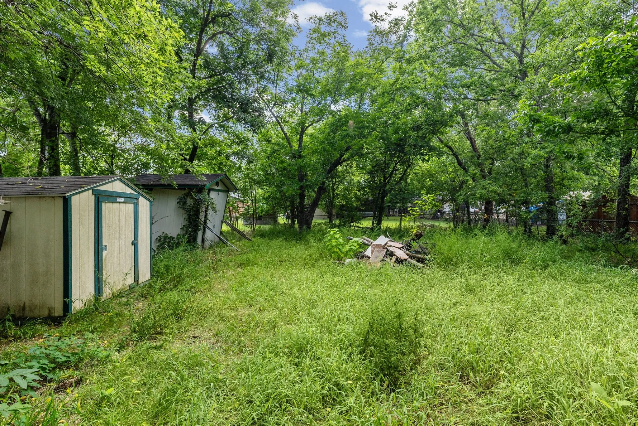 Single Family Residence For Sale in Hunt County , 906 Branch Street, Greenville, Texas 75401, 2 Bedroom, 1 Bathroom, Garage spaces, 1,392 Sqft, built in 1955, mls#21325957, Real Estate Agent in Greenville, Homes For Sale in Hunt county, Homes For Sale in Greenville, Realtor in Greenville Texas, Real Estate Brokerage Independent Realty Texas, Luminita Cordes Realtor