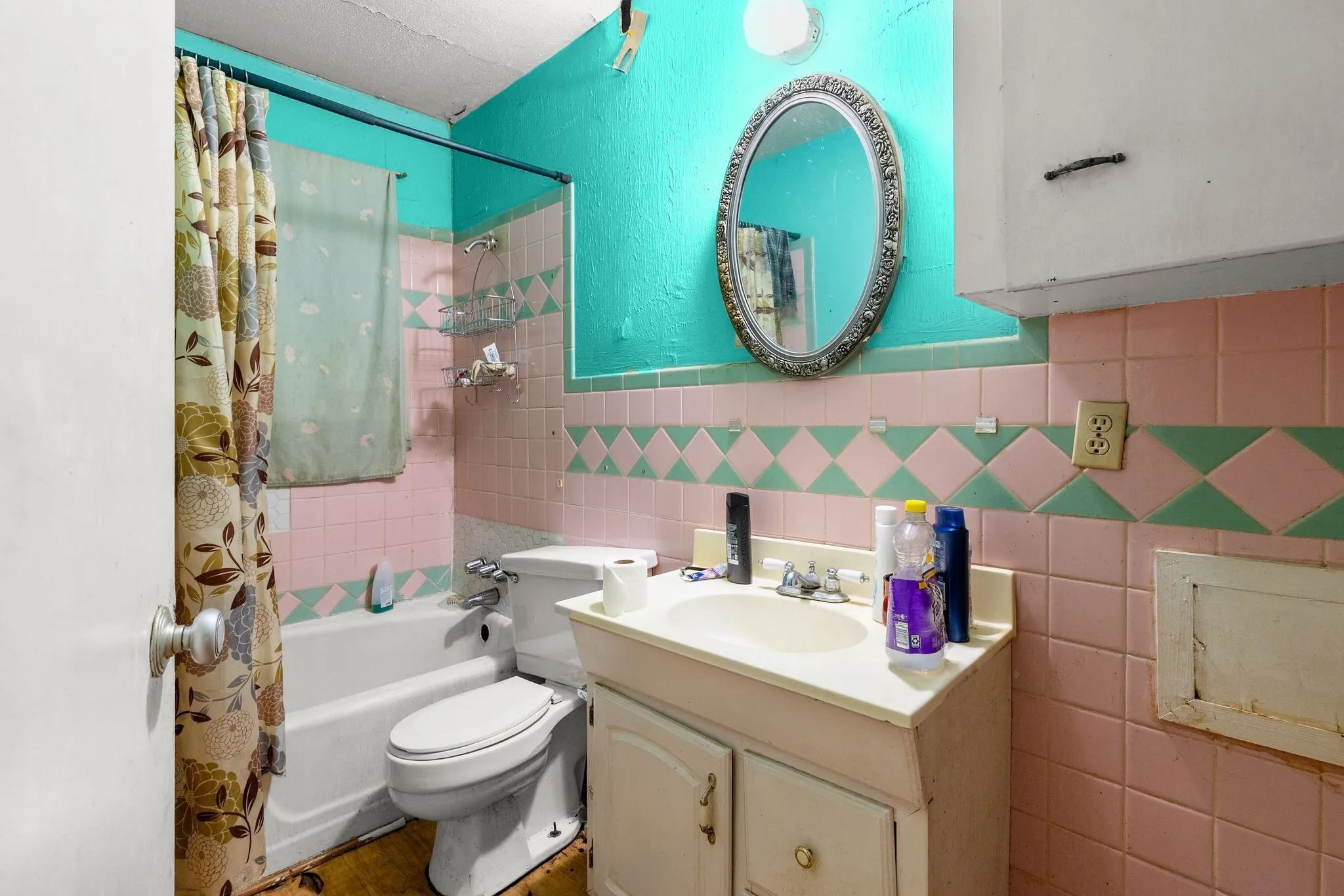 Single Family Residence For Sale in Hunt County , 906 Branch Street, Greenville, Texas 75401, 2 Bedroom, 1 Bathroom, Garage spaces, 1,392 Sqft, built in 1955, mls#21325957, Real Estate Agent in Greenville, Homes For Sale in Hunt county, Homes For Sale in Greenville, Realtor in Greenville Texas, Real Estate Brokerage Independent Realty Texas, Luminita Cordes Realtor