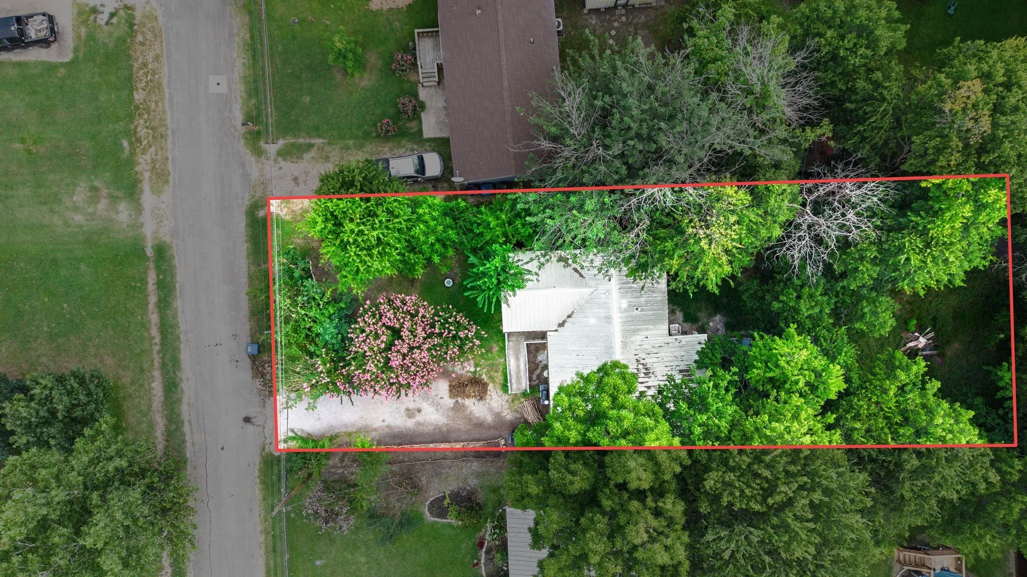 Single Family Residence For Sale in Hunt County , 906 Branch Street, Greenville, Texas 75401, 2 Bedroom, 1 Bathroom, Garage spaces, 1,392 Sqft, built in 1955, mls#21325957, Real Estate Agent in Greenville, Homes For Sale in Hunt county, Homes For Sale in Greenville, Realtor in Greenville Texas, Real Estate Brokerage Independent Realty Texas, Luminita Cordes Realtor