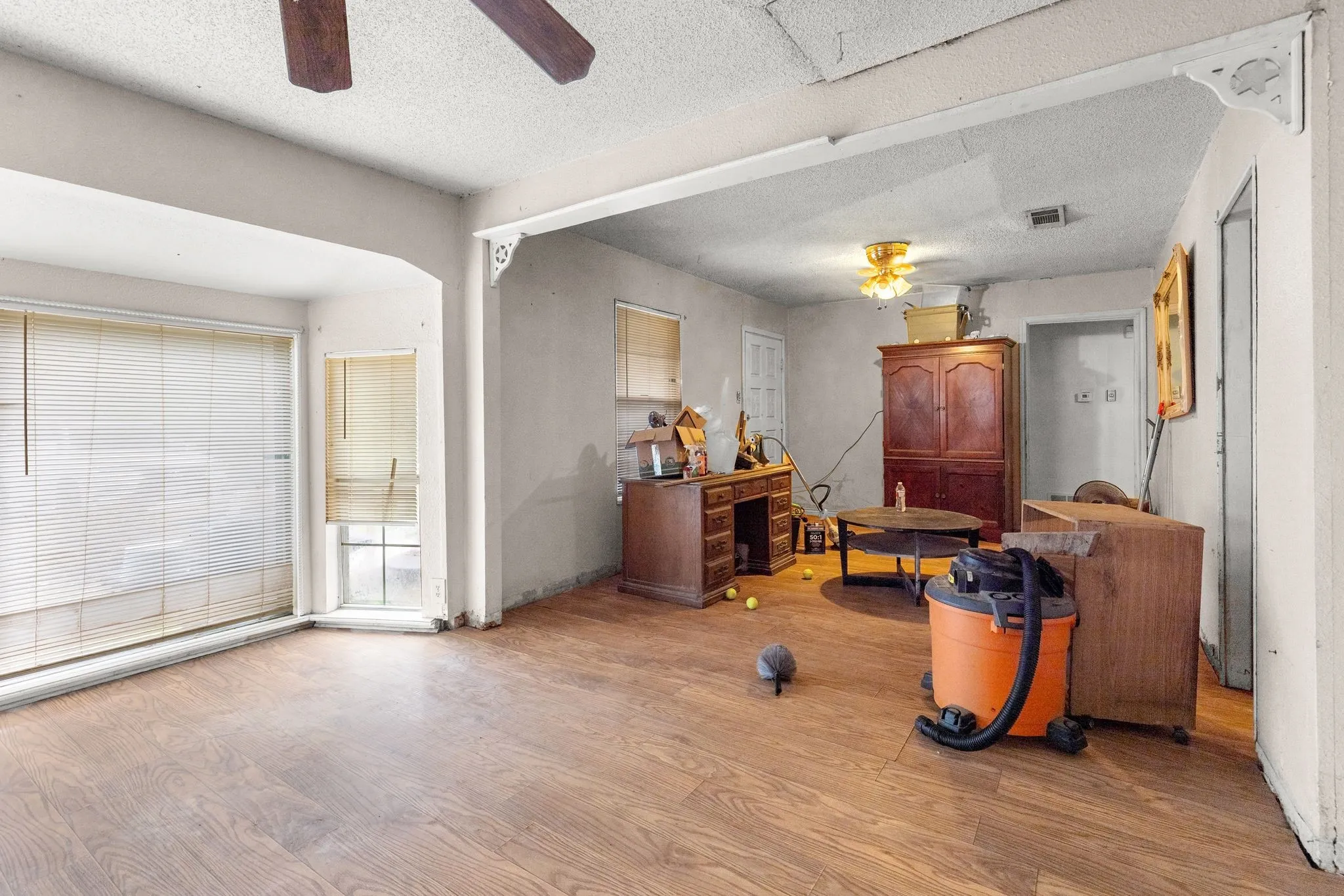 Single Family Residence For Sale in Hunt County , 906 Branch Street, Greenville, Texas 75401, 2 Bedroom, 1 Bathroom, Garage spaces, 1,392 Sqft, built in 1955, mls#21325957, Real Estate Agent in Greenville, Homes For Sale in Hunt county, Homes For Sale in Greenville, Realtor in Greenville Texas, Real Estate Brokerage Independent Realty Texas, Luminita Cordes Realtor