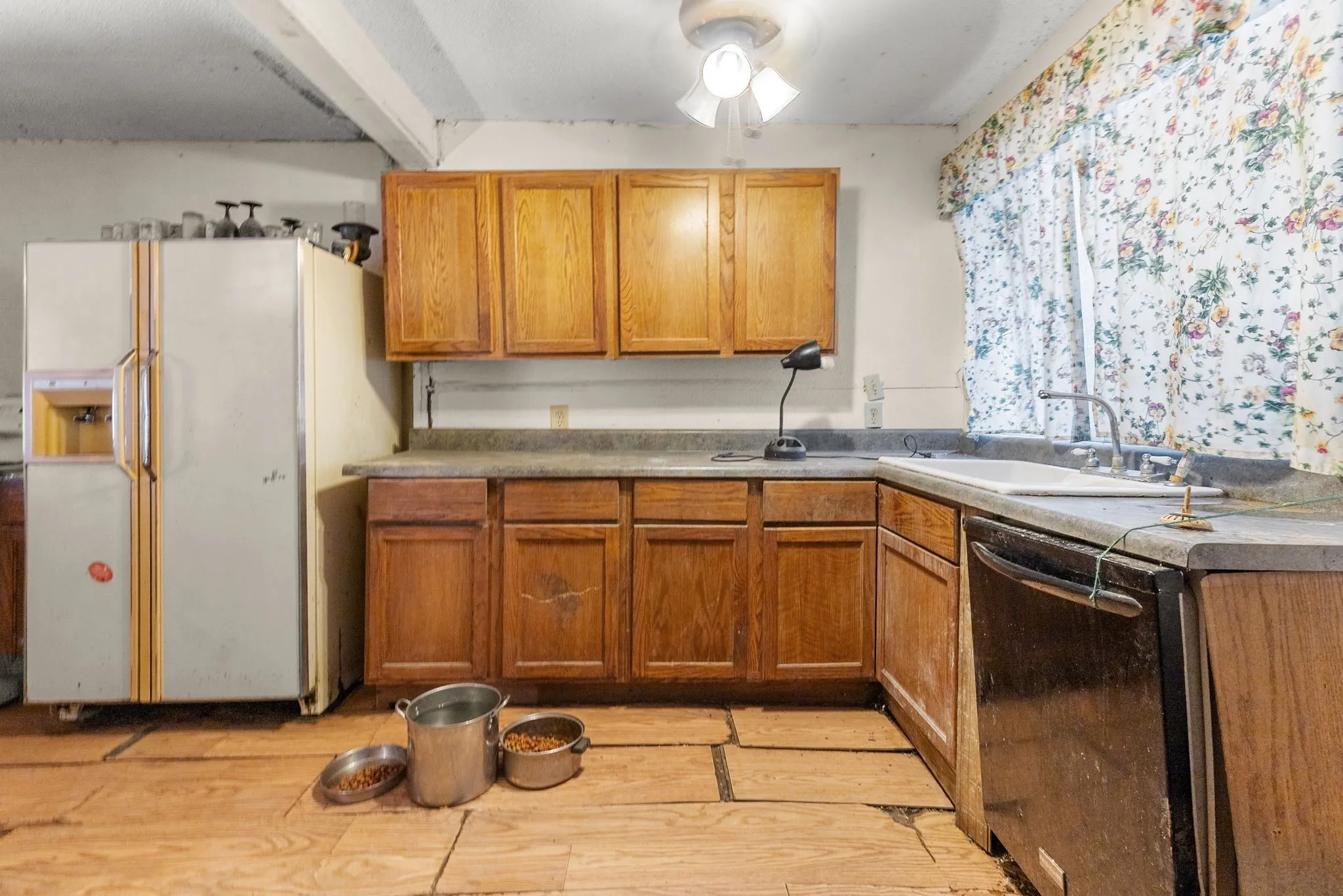 Single Family Residence For Sale in Hunt County , 906 Branch Street, Greenville, Texas 75401, 2 Bedroom, 1 Bathroom, Garage spaces, 1,392 Sqft, built in 1955, mls#21325957, Real Estate Agent in Greenville, Homes For Sale in Hunt county, Homes For Sale in Greenville, Realtor in Greenville Texas, Real Estate Brokerage Independent Realty Texas, Luminita Cordes Realtor