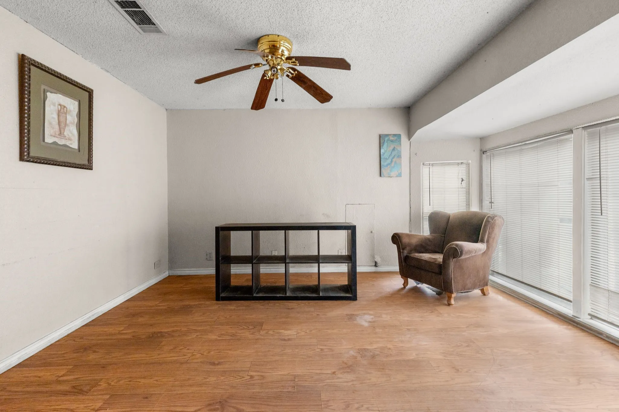 Single Family Residence For Sale in Hunt County , 906 Branch Street, Greenville, Texas 75401, 2 Bedroom, 1 Bathroom, Garage spaces, 1,392 Sqft, built in 1955, mls#21325957, Real Estate Agent in Greenville, Homes For Sale in Hunt county, Homes For Sale in Greenville, Realtor in Greenville Texas, Real Estate Brokerage Independent Realty Texas, Luminita Cordes Realtor