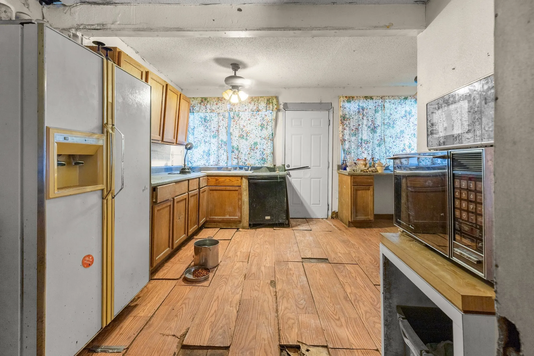 Single Family Residence For Sale in Hunt County , 906 Branch Street, Greenville, Texas 75401, 2 Bedroom, 1 Bathroom, Garage spaces, 1,392 Sqft, built in 1955, mls#21325957, Real Estate Agent in Greenville, Homes For Sale in Hunt county, Homes For Sale in Greenville, Realtor in Greenville Texas, Real Estate Brokerage Independent Realty Texas, Luminita Cordes Realtor