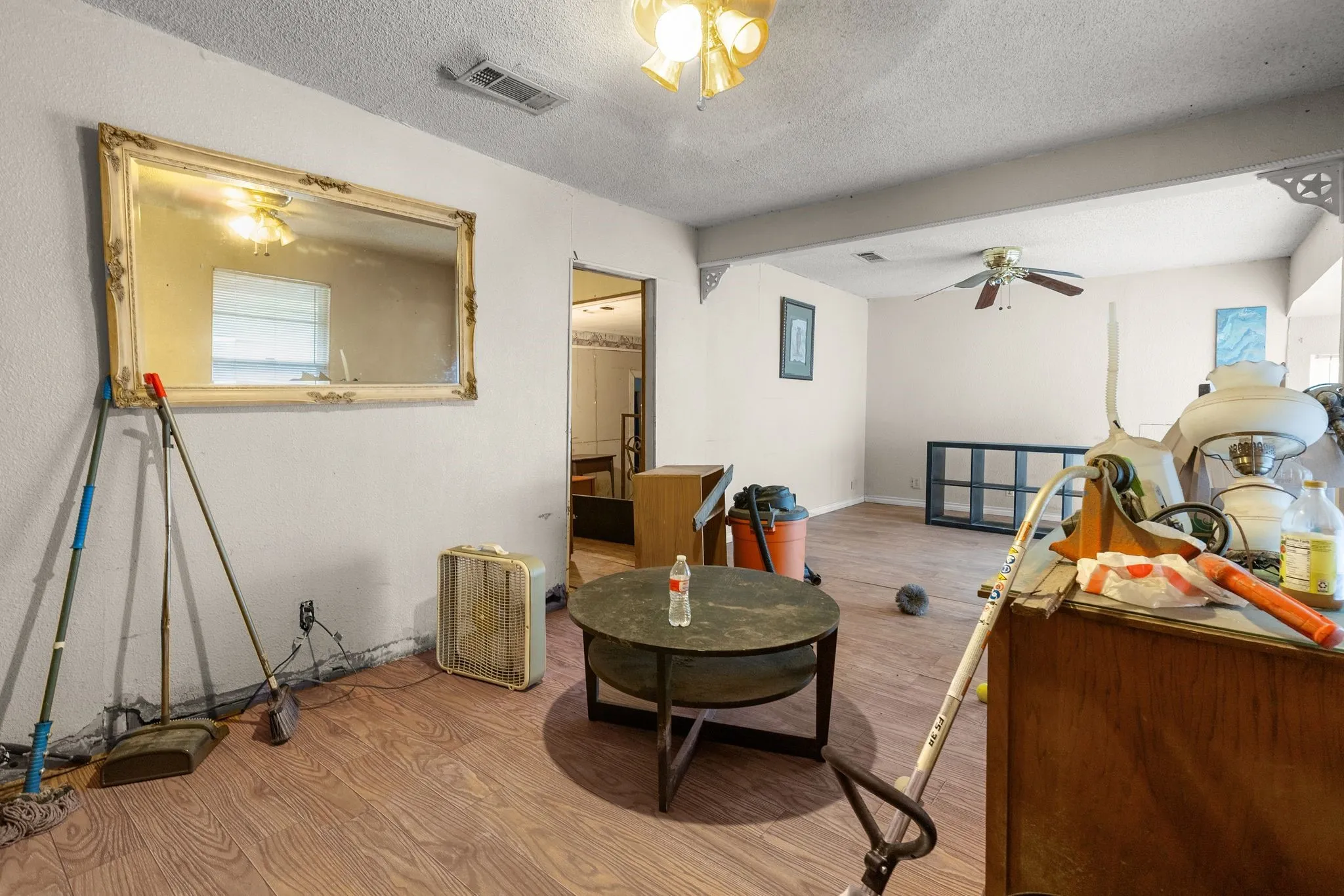 Single Family Residence For Sale in Hunt County , 906 Branch Street, Greenville, Texas 75401, 2 Bedroom, 1 Bathroom, Garage spaces, 1,392 Sqft, built in 1955, mls#21325957, Real Estate Agent in Greenville, Homes For Sale in Hunt county, Homes For Sale in Greenville, Realtor in Greenville Texas, Real Estate Brokerage Independent Realty Texas, Luminita Cordes Realtor