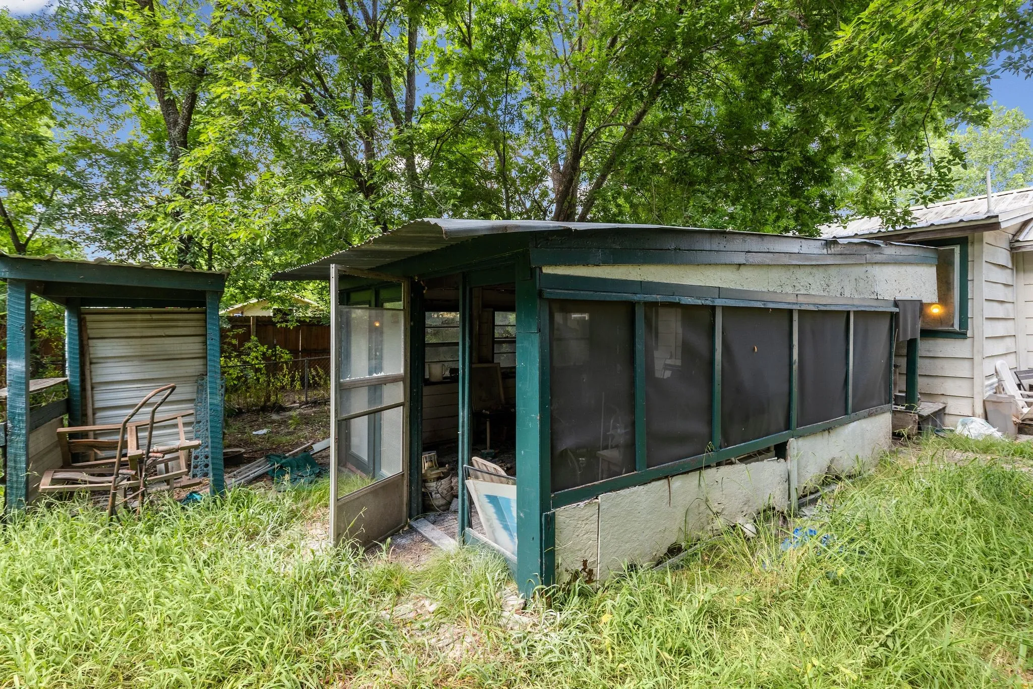 Single Family Residence For Sale in Hunt County , 906 Branch Street, Greenville, Texas 75401, 2 Bedroom, 1 Bathroom, Garage spaces, 1,392 Sqft, built in 1955, mls#21325957, Real Estate Agent in Greenville, Homes For Sale in Hunt county, Homes For Sale in Greenville, Realtor in Greenville Texas, Real Estate Brokerage Independent Realty Texas, Luminita Cordes Realtor