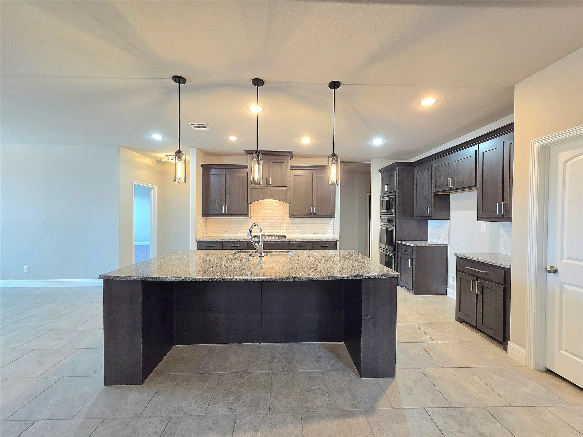 Single Family Residence For Rent in Tarrant County , 6916 Talon Drive, Fort Worth, Texas 76179, 4 Bedroom, 4 Bathroom, 2 Garage spaces, 3,384 Sqft, built in 2017, mls#21327317, Real Estate Agent in Fort Worth, Homes For Rent in Tarrant county, Homes For Rent in Fort Worth, Realtor in Fort Worth Texas, Real Estate Brokerage Independent Realty Texas, Luminita Cordes Realtor