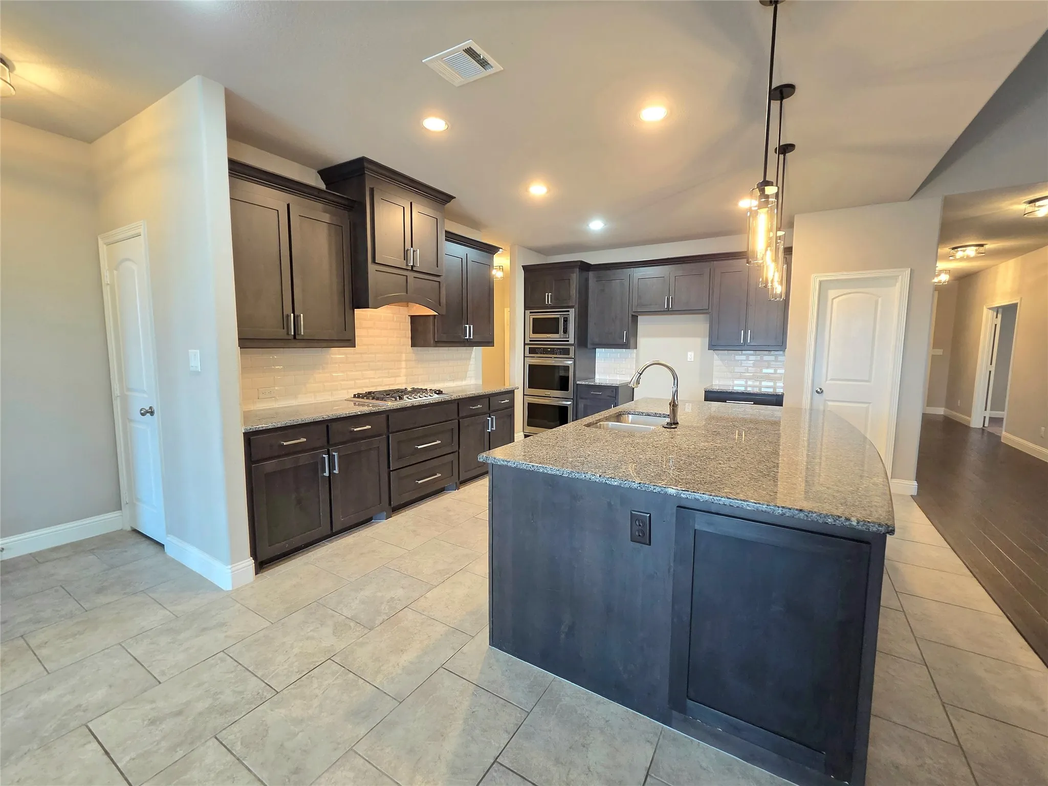 Single Family Residence For Rent in Tarrant County , 6916 Talon Drive, Fort Worth, Texas 76179, 4 Bedroom, 4 Bathroom, 2 Garage spaces, 3,384 Sqft, built in 2017, mls#21327317, Real Estate Agent in Fort Worth, Homes For Rent in Tarrant county, Homes For Rent in Fort Worth, Realtor in Fort Worth Texas, Real Estate Brokerage Independent Realty Texas, Luminita Cordes Realtor