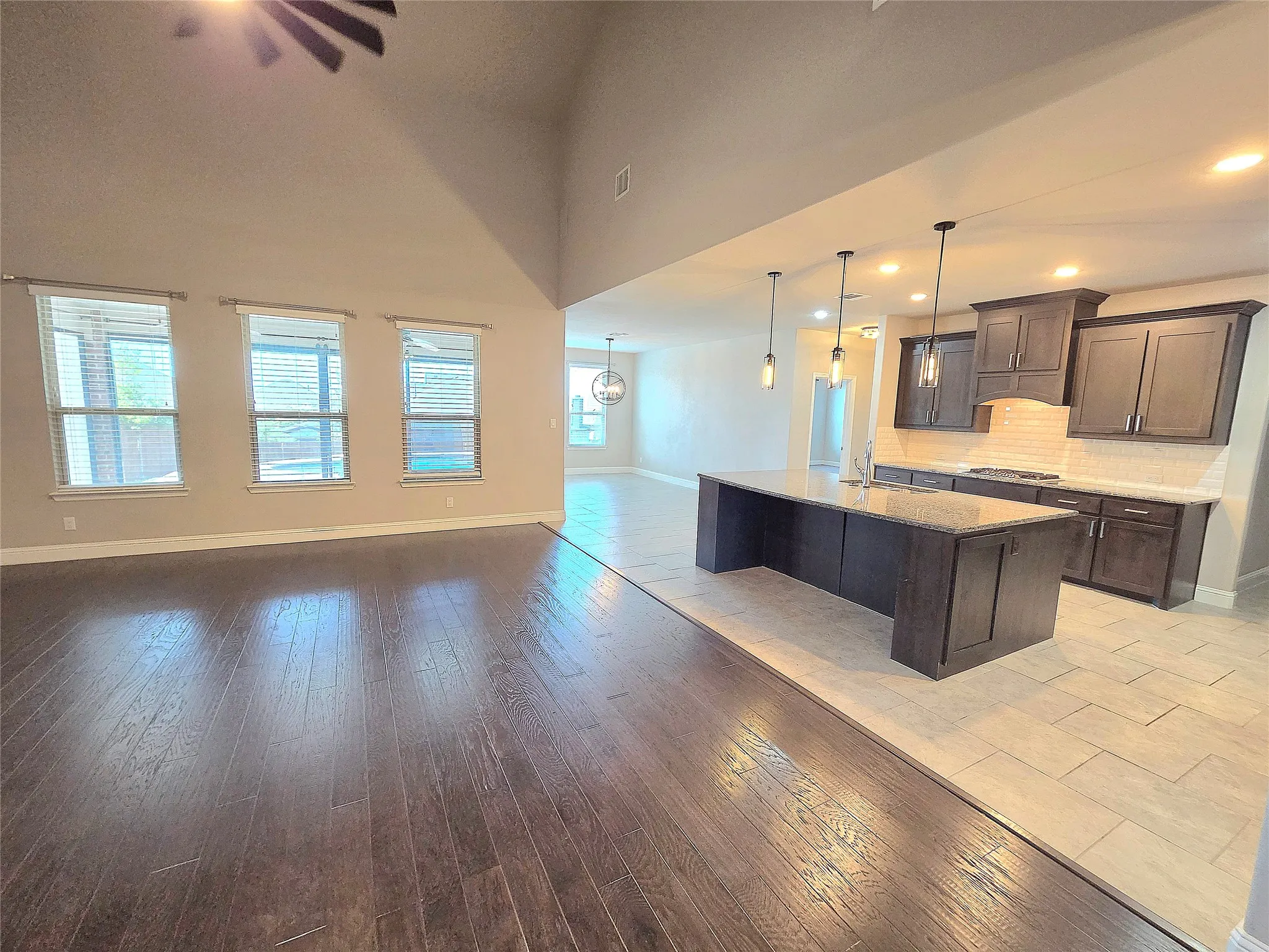 Single Family Residence For Rent in Tarrant County , 6916 Talon Drive, Fort Worth, Texas 76179, 4 Bedroom, 4 Bathroom, 2 Garage spaces, 3,384 Sqft, built in 2017, mls#21327317, Real Estate Agent in Fort Worth, Homes For Rent in Tarrant county, Homes For Rent in Fort Worth, Realtor in Fort Worth Texas, Real Estate Brokerage Independent Realty Texas, Luminita Cordes Realtor