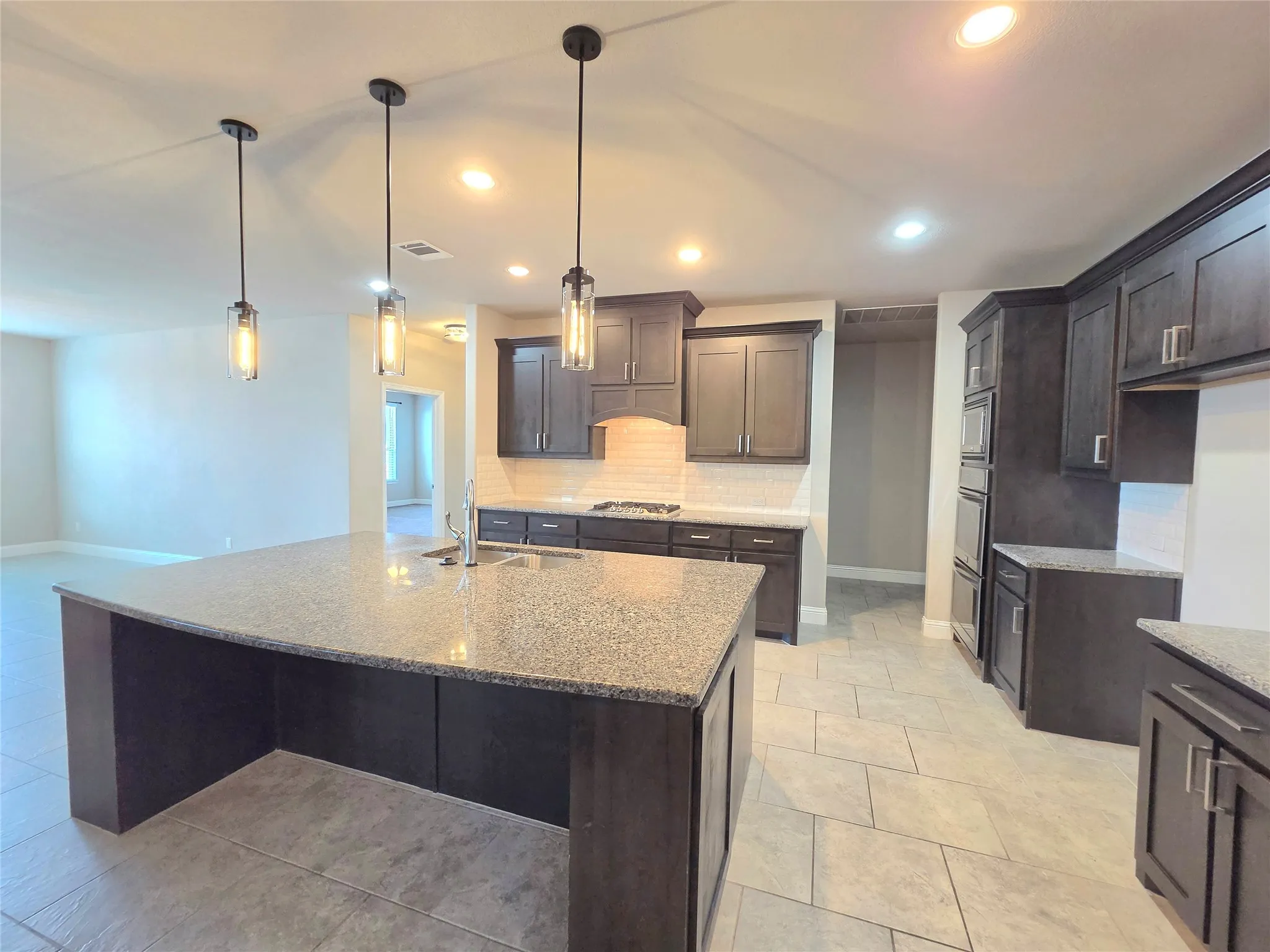 Single Family Residence For Rent in Tarrant County , 6916 Talon Drive, Fort Worth, Texas 76179, 4 Bedroom, 4 Bathroom, 2 Garage spaces, 3,384 Sqft, built in 2017, mls#21327317, Real Estate Agent in Fort Worth, Homes For Rent in Tarrant county, Homes For Rent in Fort Worth, Realtor in Fort Worth Texas, Real Estate Brokerage Independent Realty Texas, Luminita Cordes Realtor
