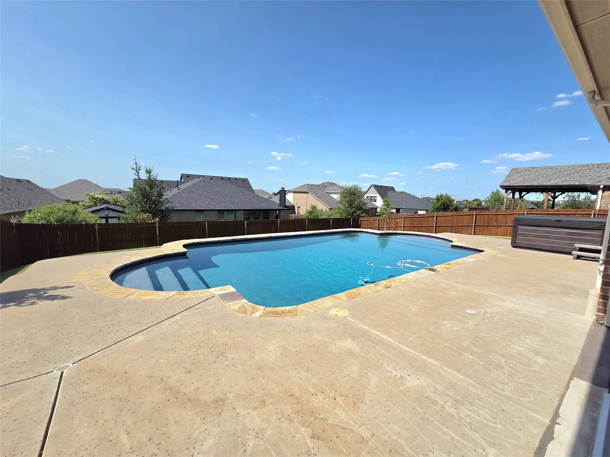 Single Family Residence For Rent in Tarrant County , 6916 Talon Drive, Fort Worth, Texas 76179, 4 Bedroom, 4 Bathroom, 2 Garage spaces, 3,384 Sqft, built in 2017, mls#21327317, Real Estate Agent in Fort Worth, Homes For Rent in Tarrant county, Homes For Rent in Fort Worth, Realtor in Fort Worth Texas, Real Estate Brokerage Independent Realty Texas, Luminita Cordes Realtor